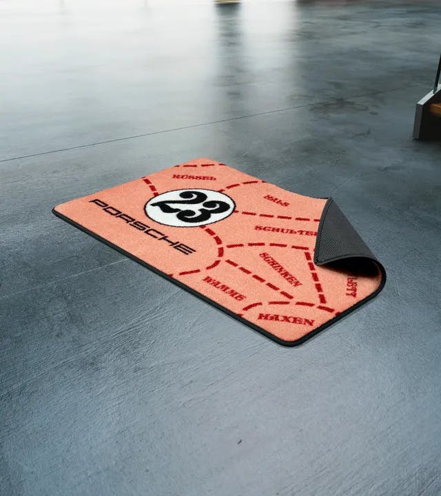 917 Sau Design garage mat