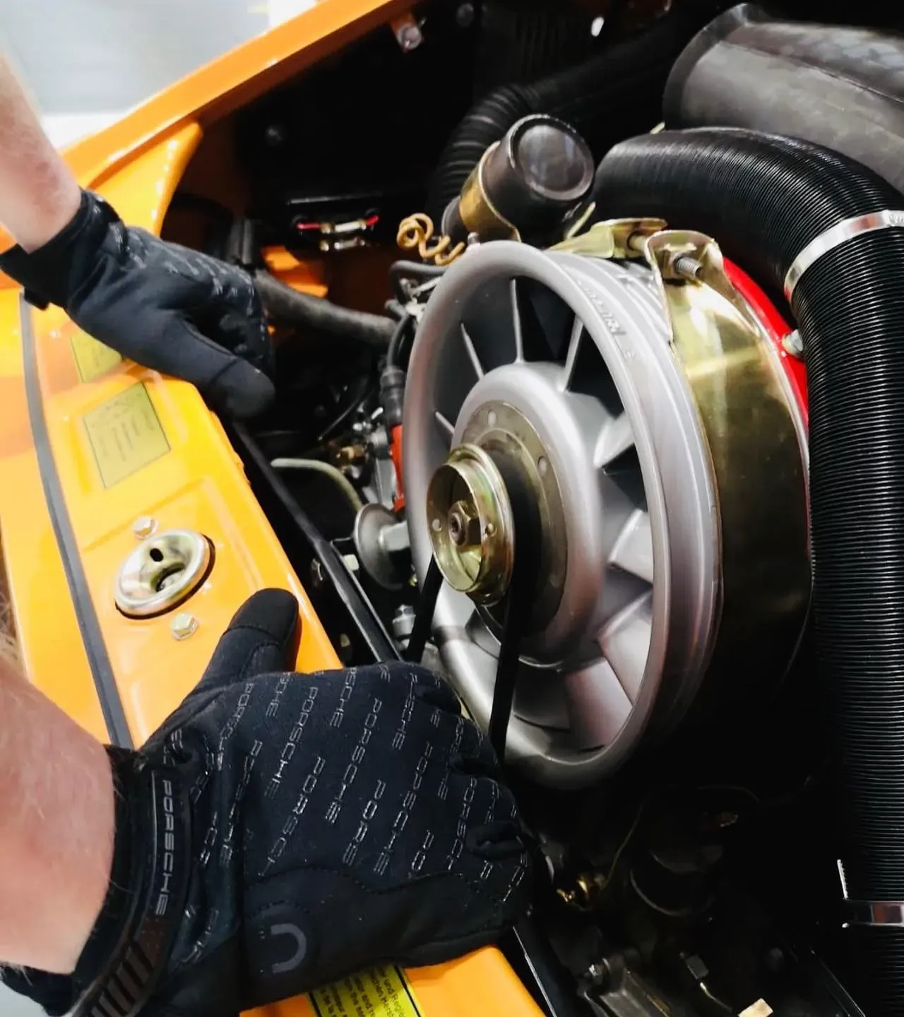 Porsche Classic Assembly Gloves 5