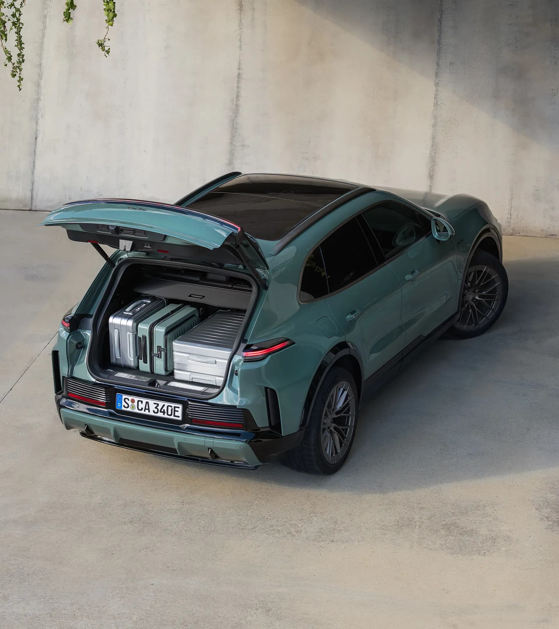 Roadster Hardcase business trolley S – Porsche Cayenne Electric Lifestyle  8