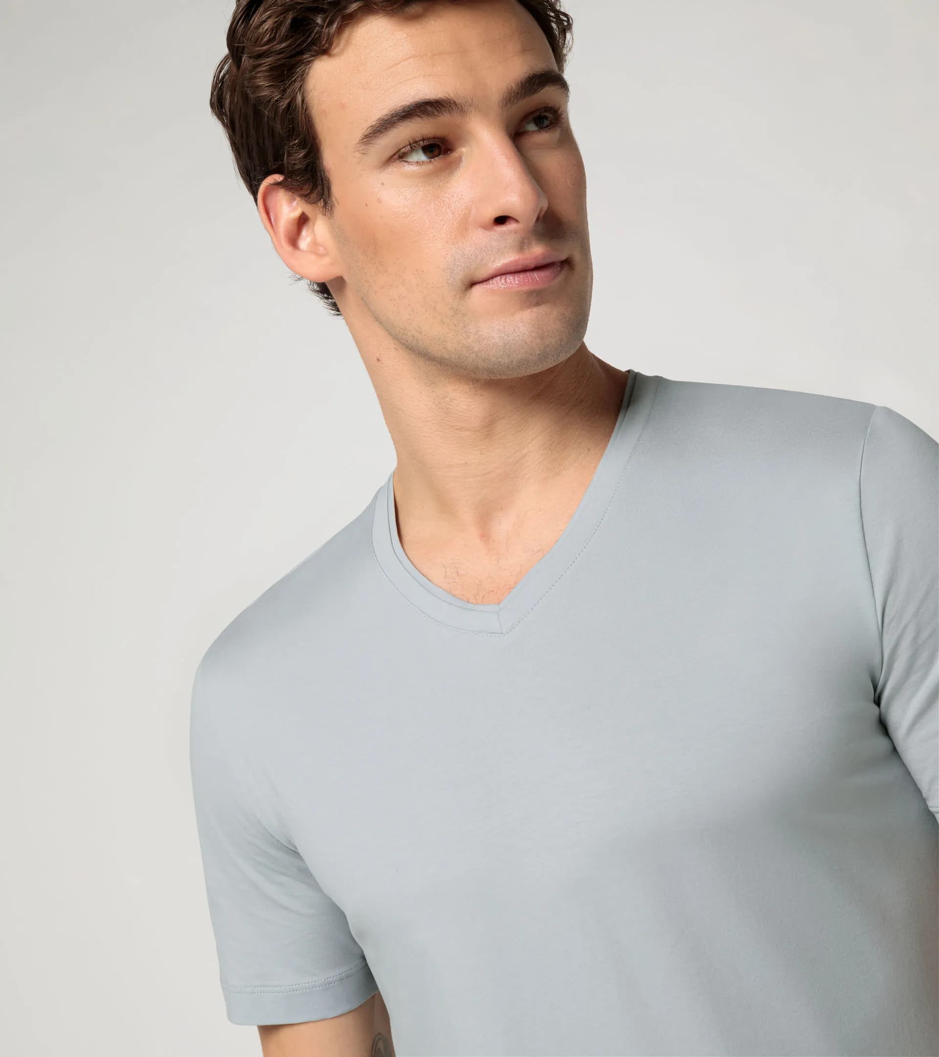 V-neck T-shirt 4