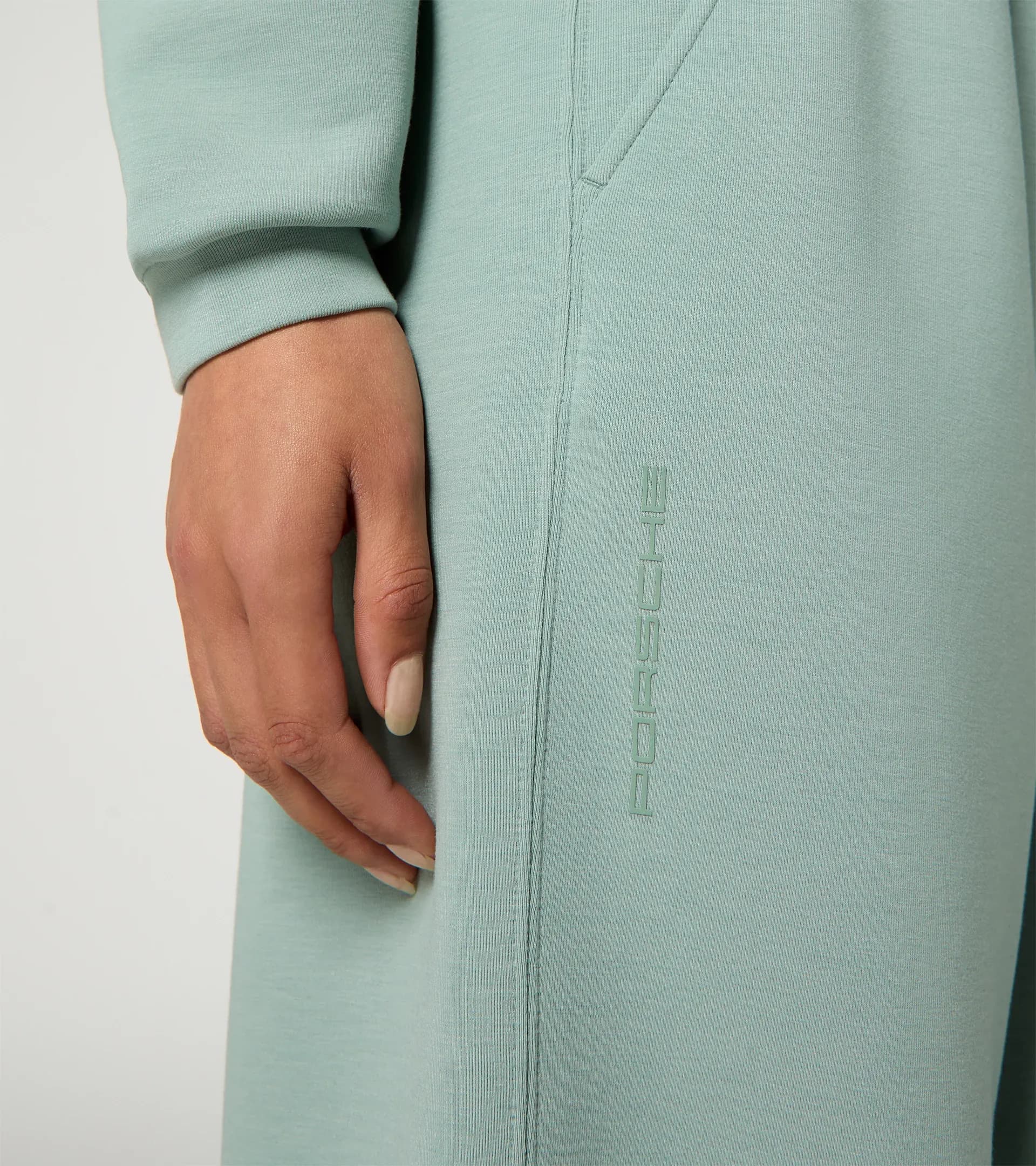 Sweatpants – Porsche Cayenne Electric Lifestyle 3