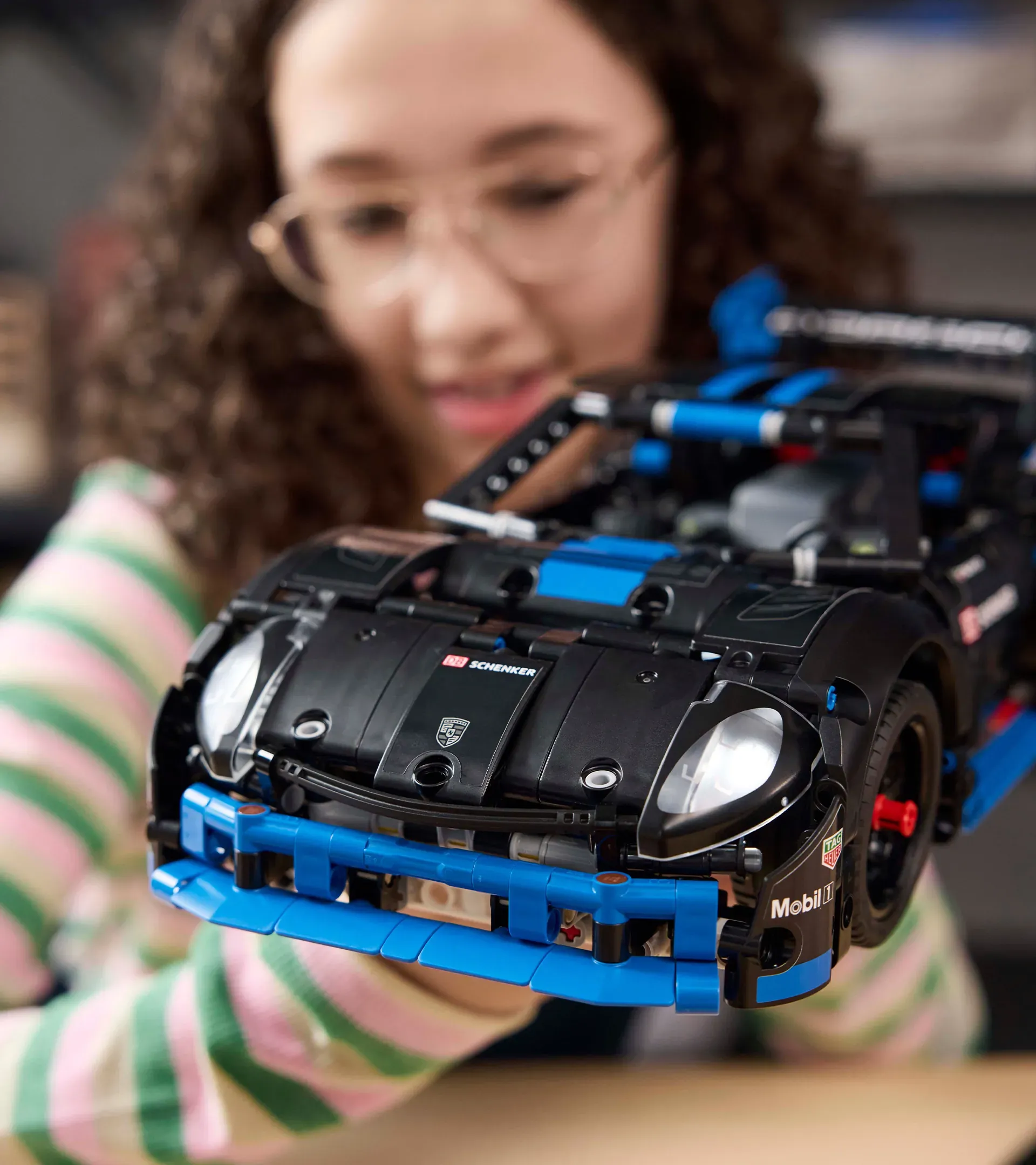 LEGO® Technic Porsche GT4 e-Performance 4