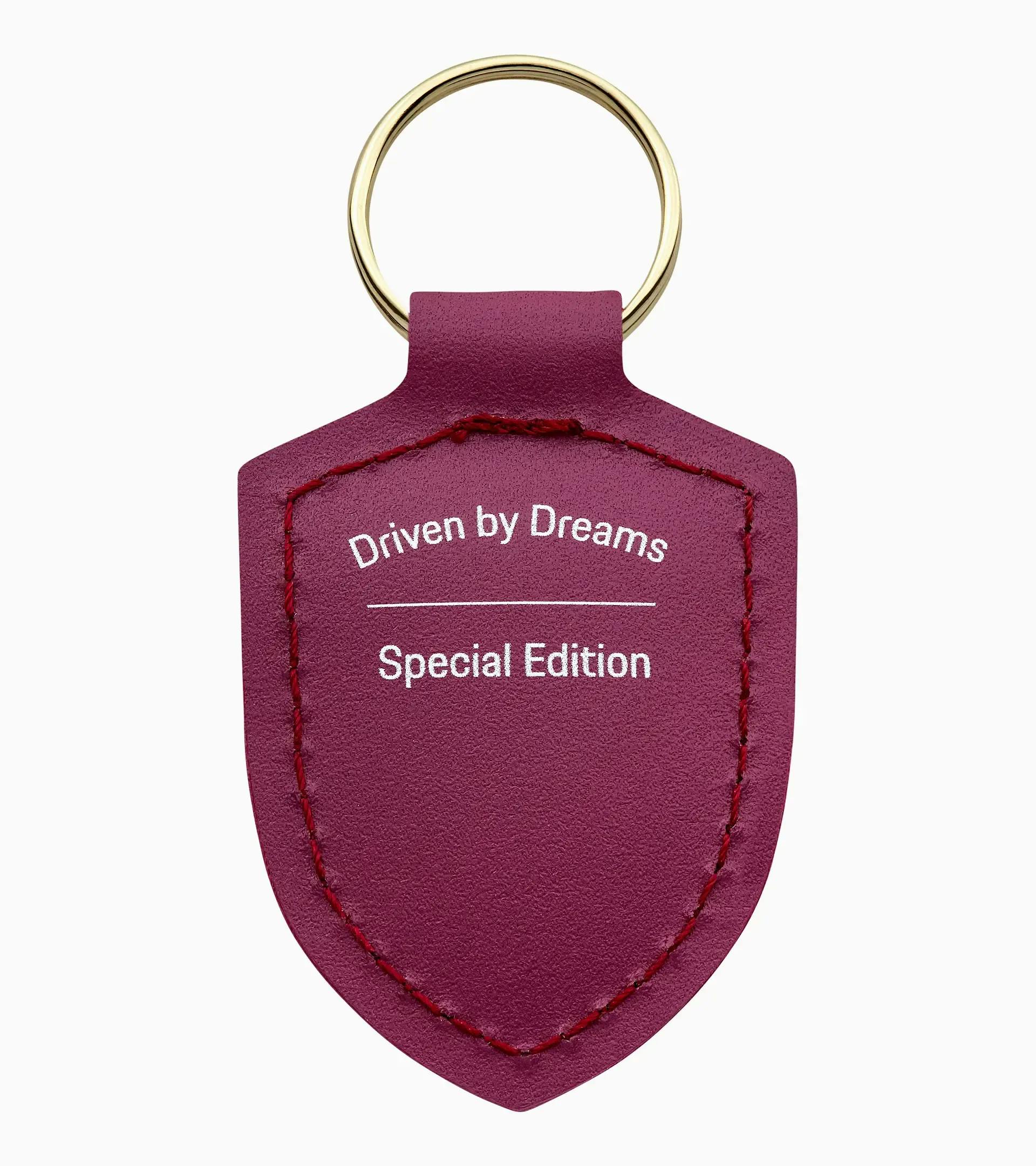 Schlüsselanhänger Wappen „Driven by Dreams“ – 75Y