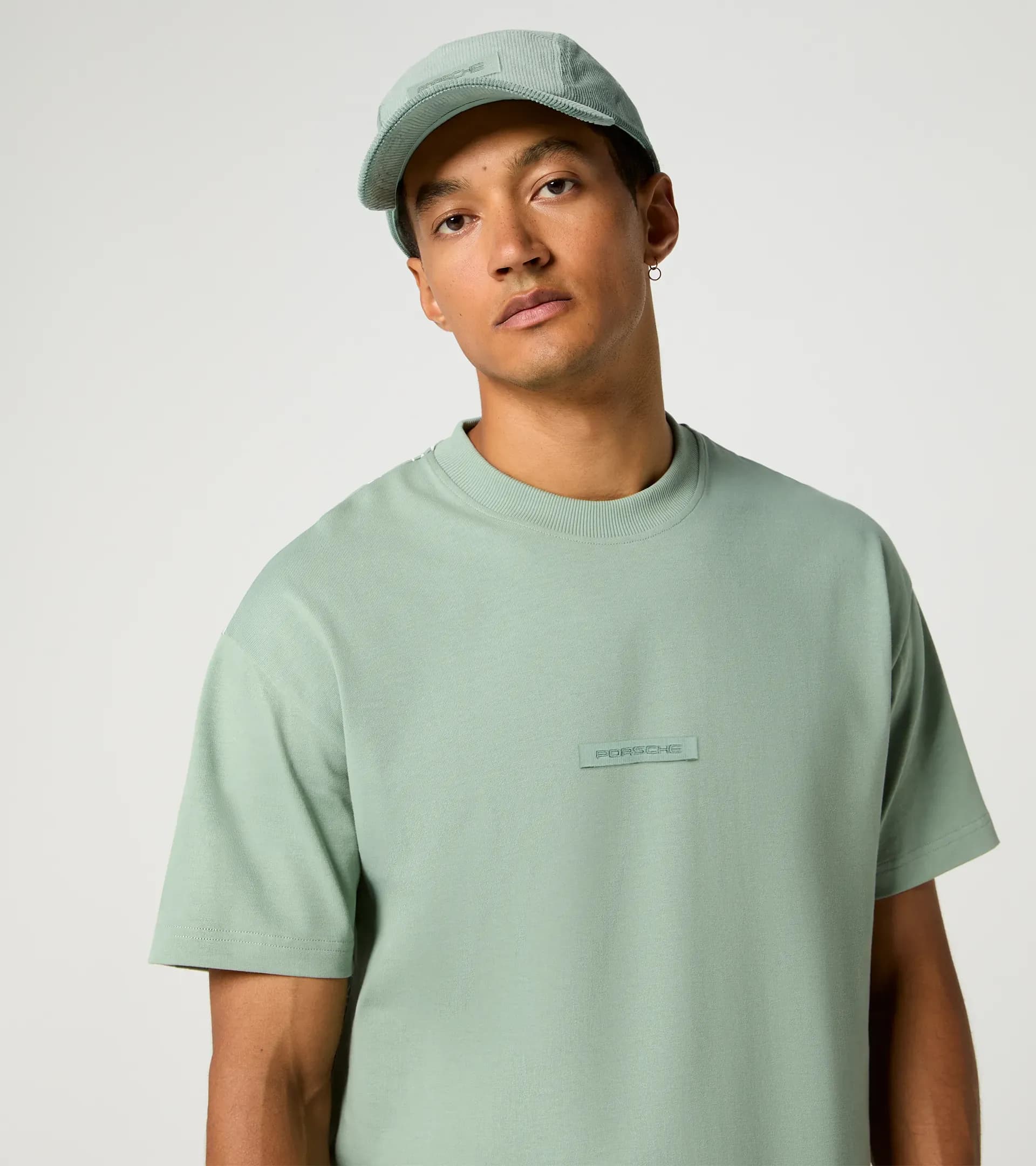 Unisex Urban T-shirt – Porsche Cayenne Electric Lifestyle 3