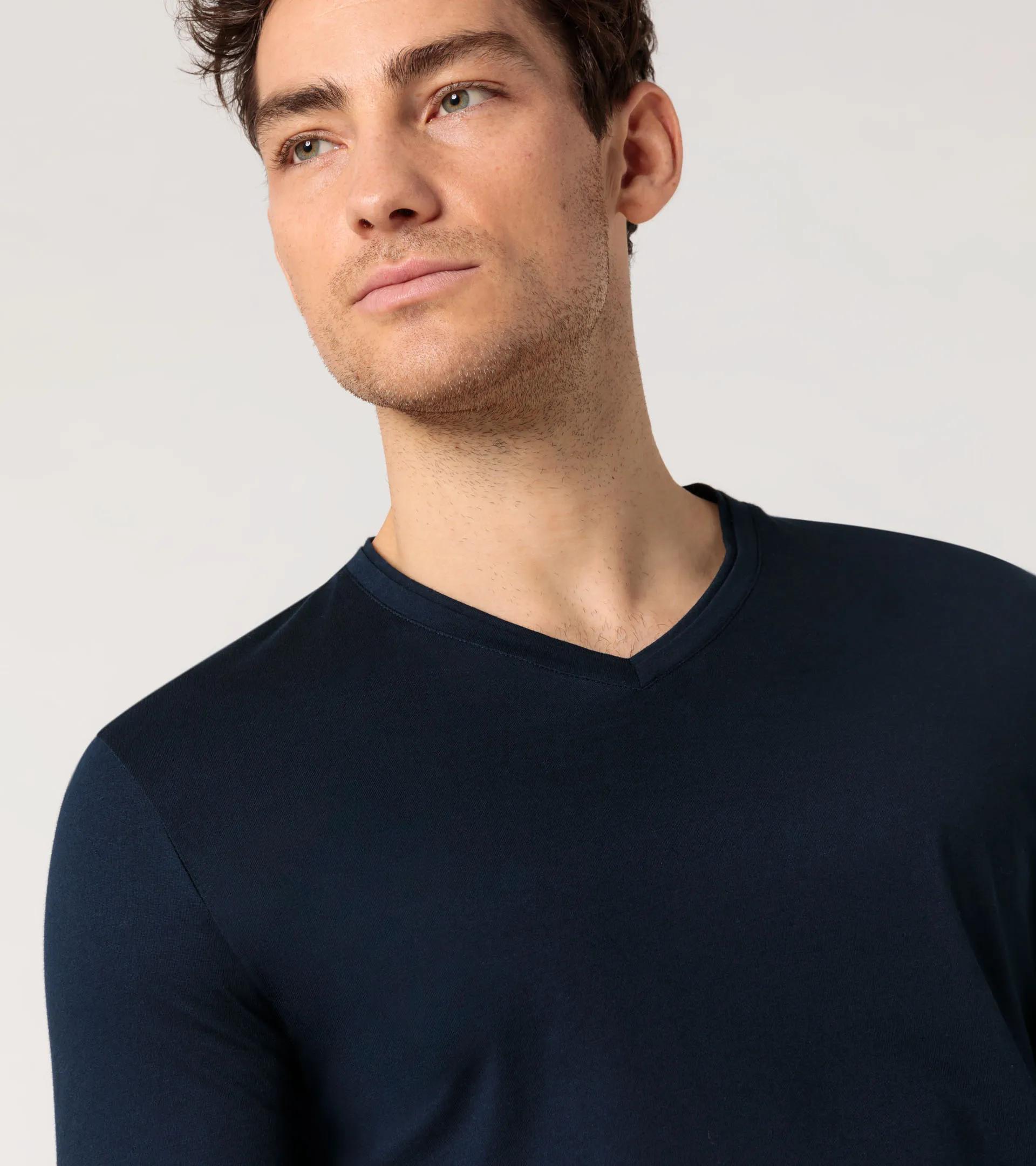 Long-sleeve V-neck T-shirt 3