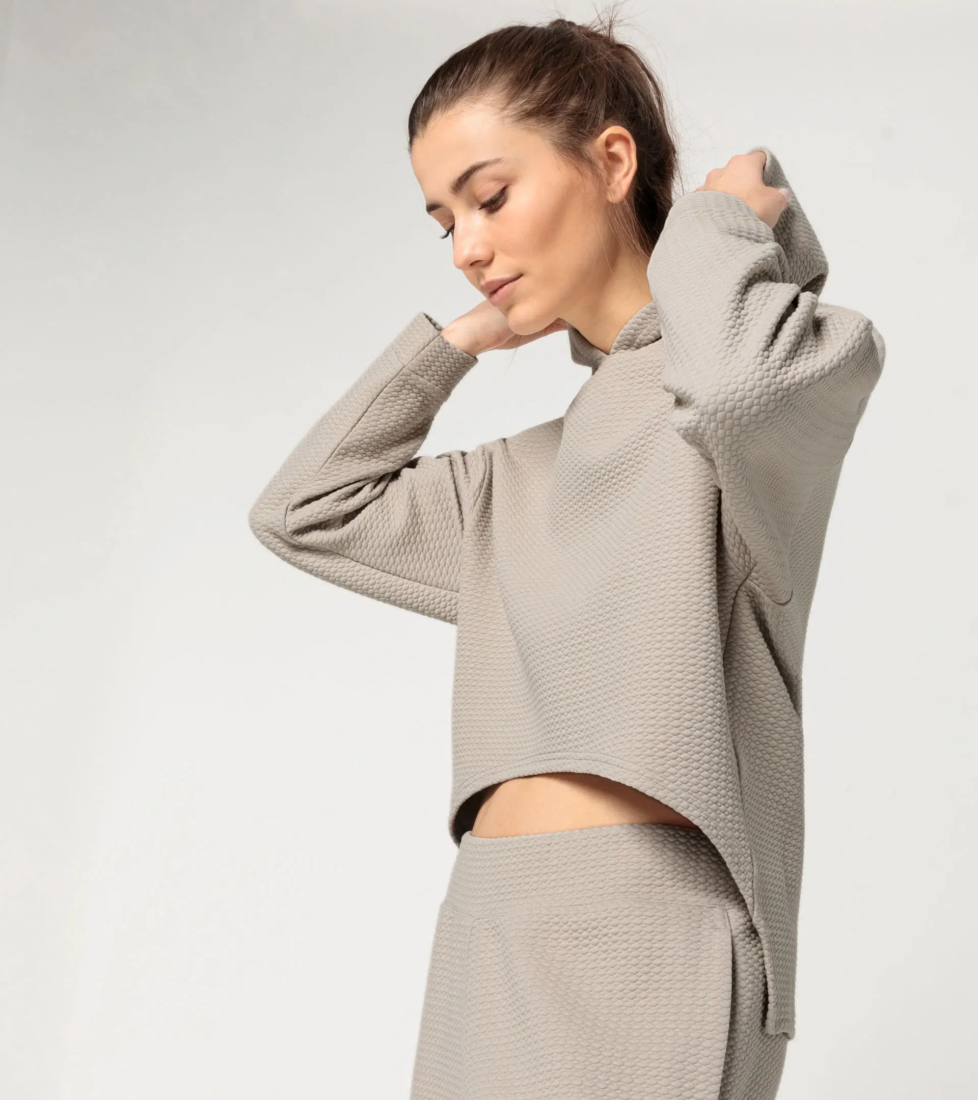 Sudadera con capucha texturizada para mujer – Colección Yoga Capsule 4