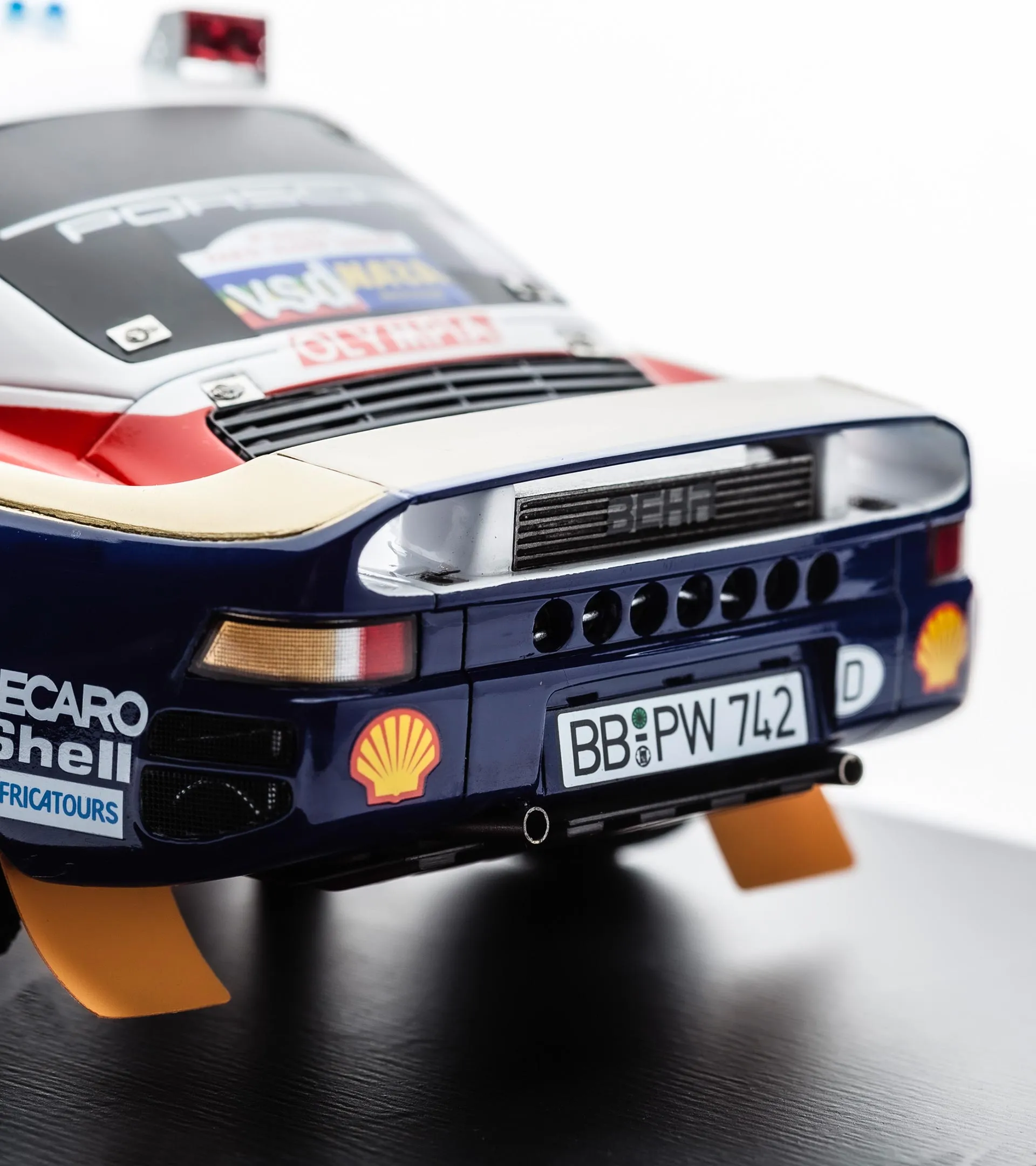 Porsche 959 - Paris Dakar 1986 3