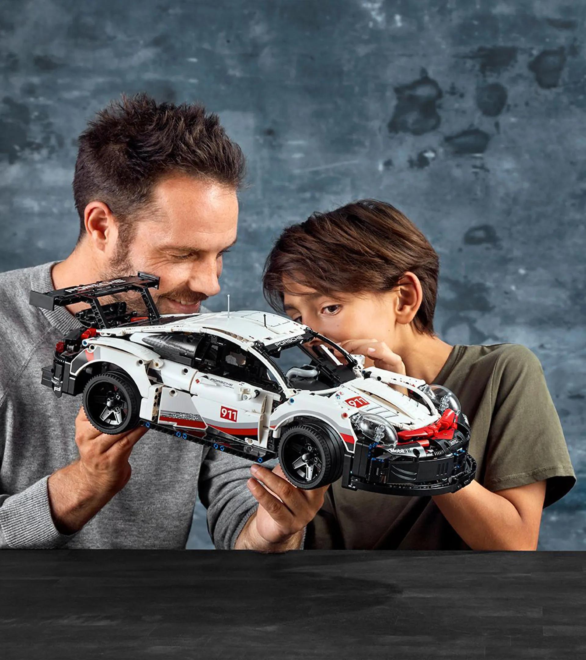 LEGO® Technic Porsche 911 RSR thumbnail 3