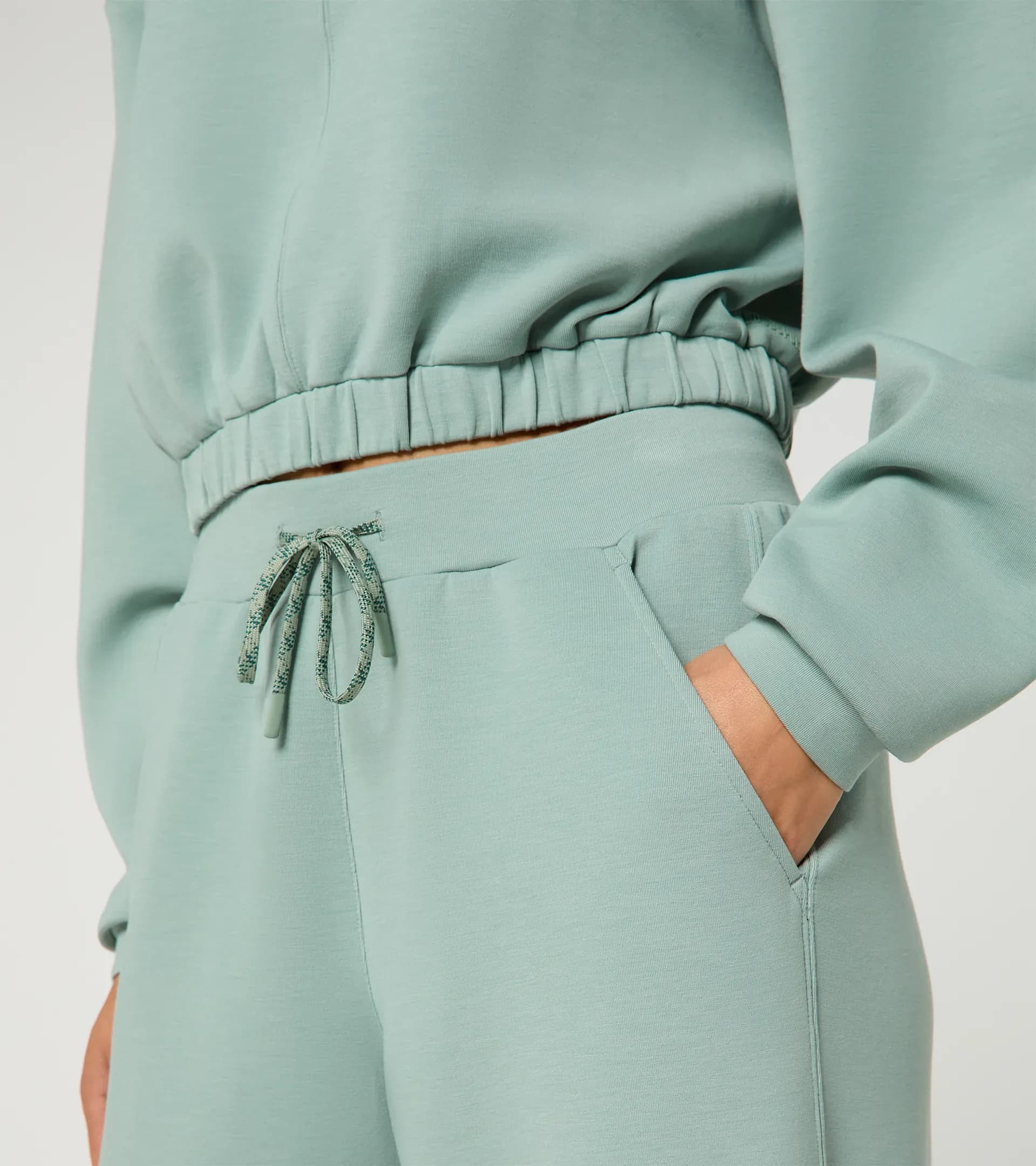 Sweatpants – Porsche Cayenne Electric Lifestyle 4