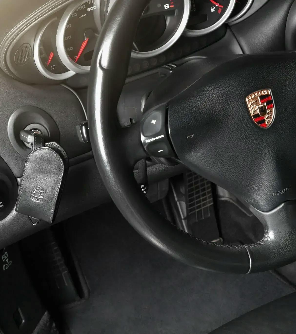 Porte-clé Porsche Ferrari bmw car voiture luxe course Amg Carrera Ref 9  Noir en Simili Cuir Coque en folie - Porte clef - Achat & prix