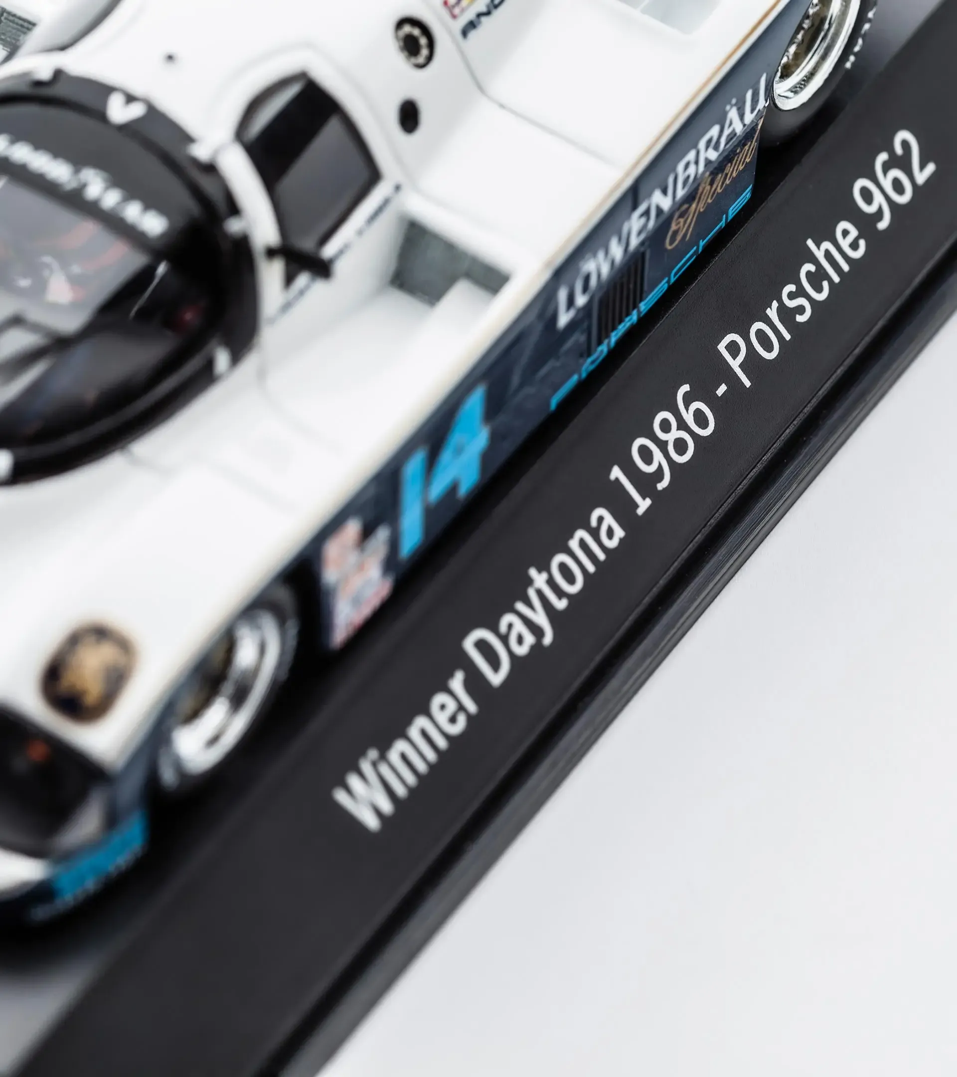 Porsche 962 C  - Daytona 1986 thumbnail 1