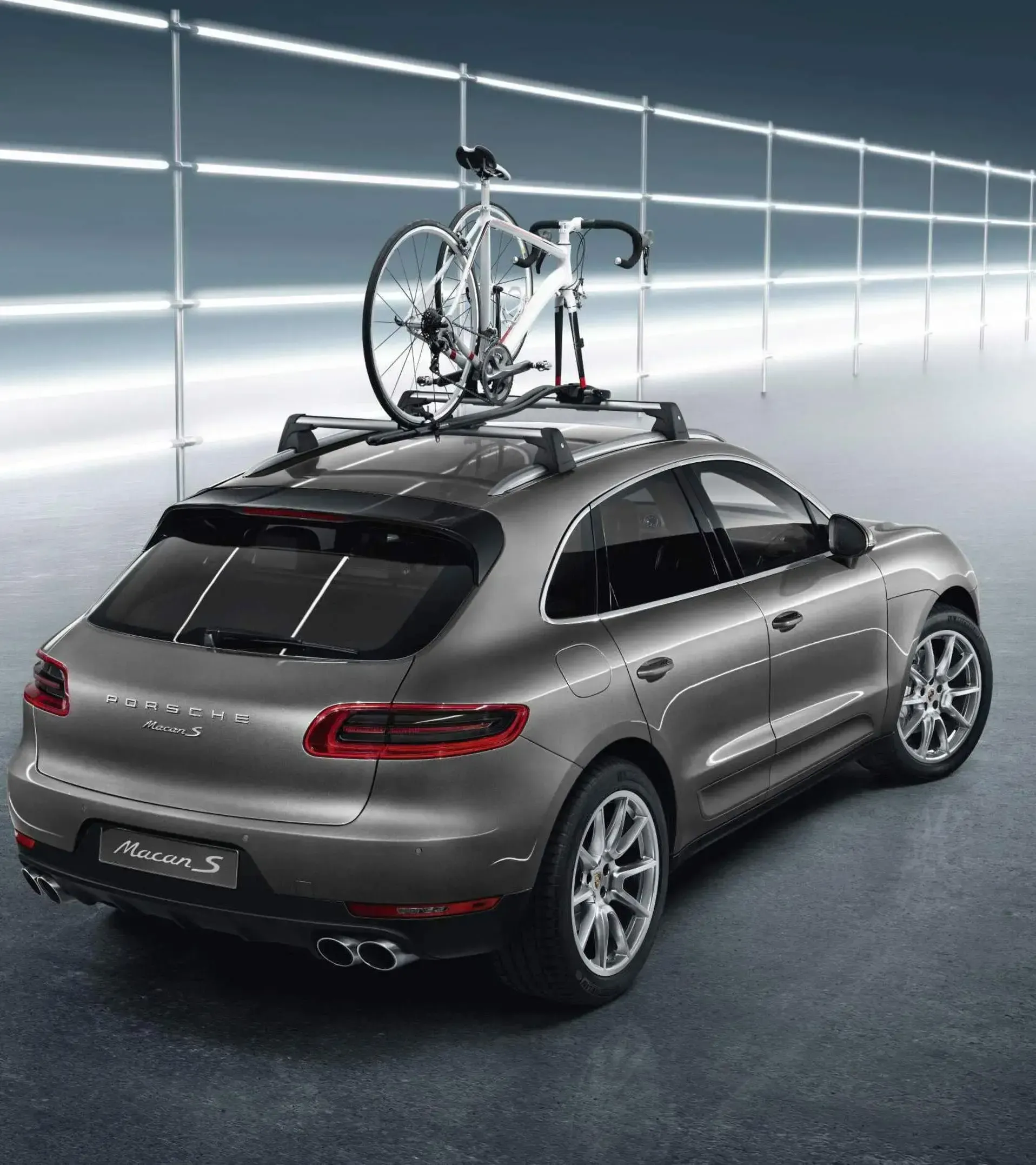 Racing bike carrier (with front wheel holder) | PORSCHE SHOP