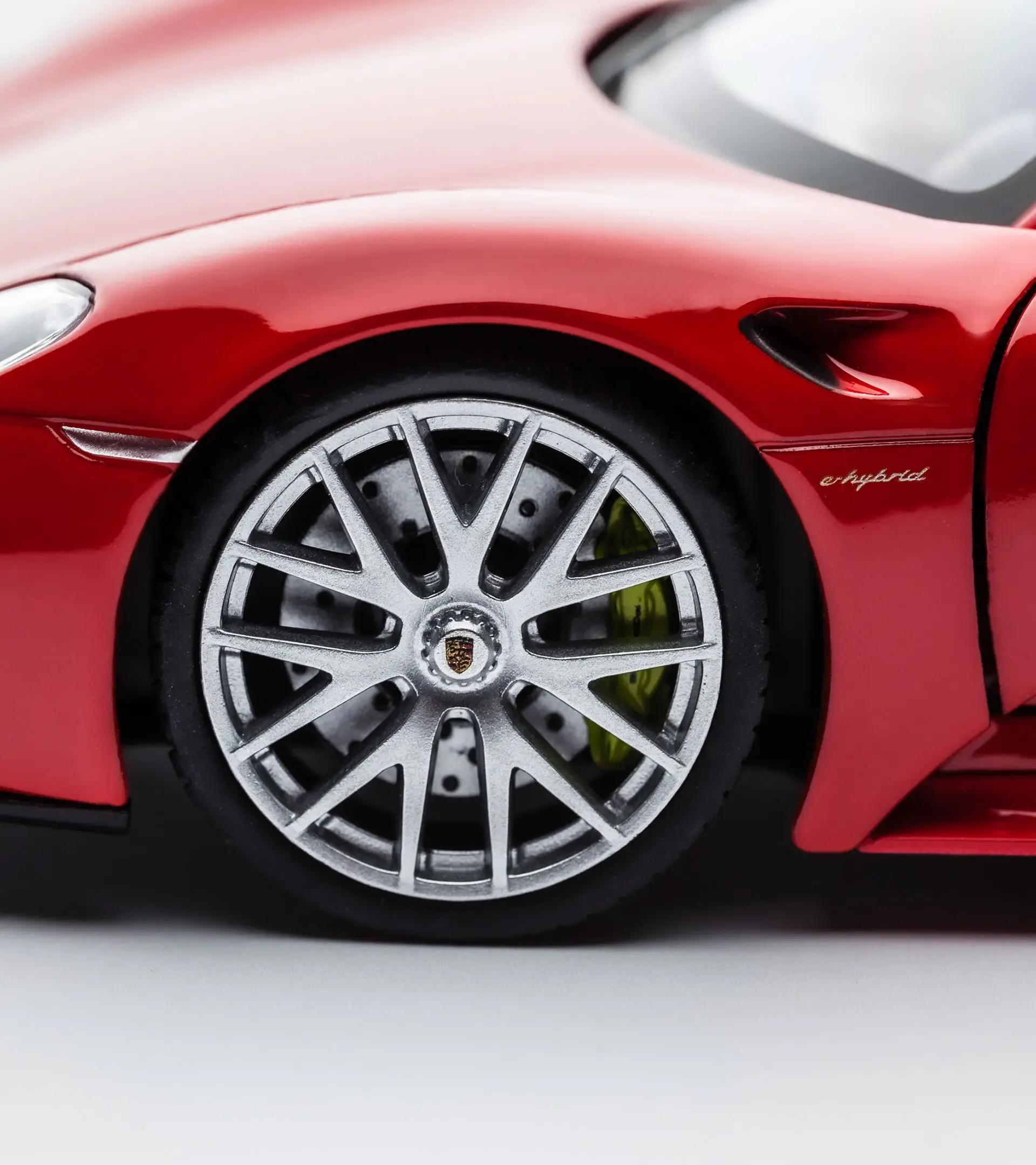 Porsche 918 Spyder thumbnail 4