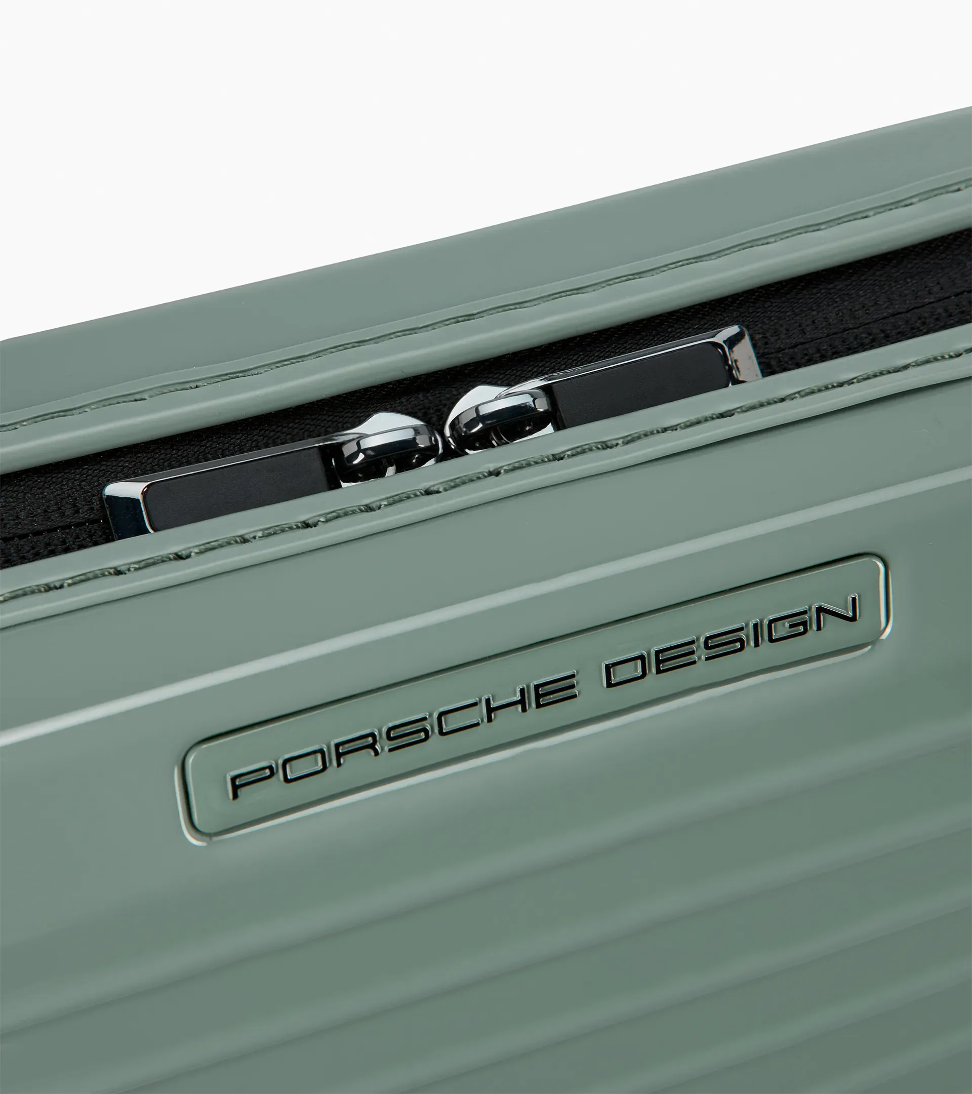 Roadster Hardcase Multi Purpose Case – Porsche Cayenne Electric Lifestyle  7
