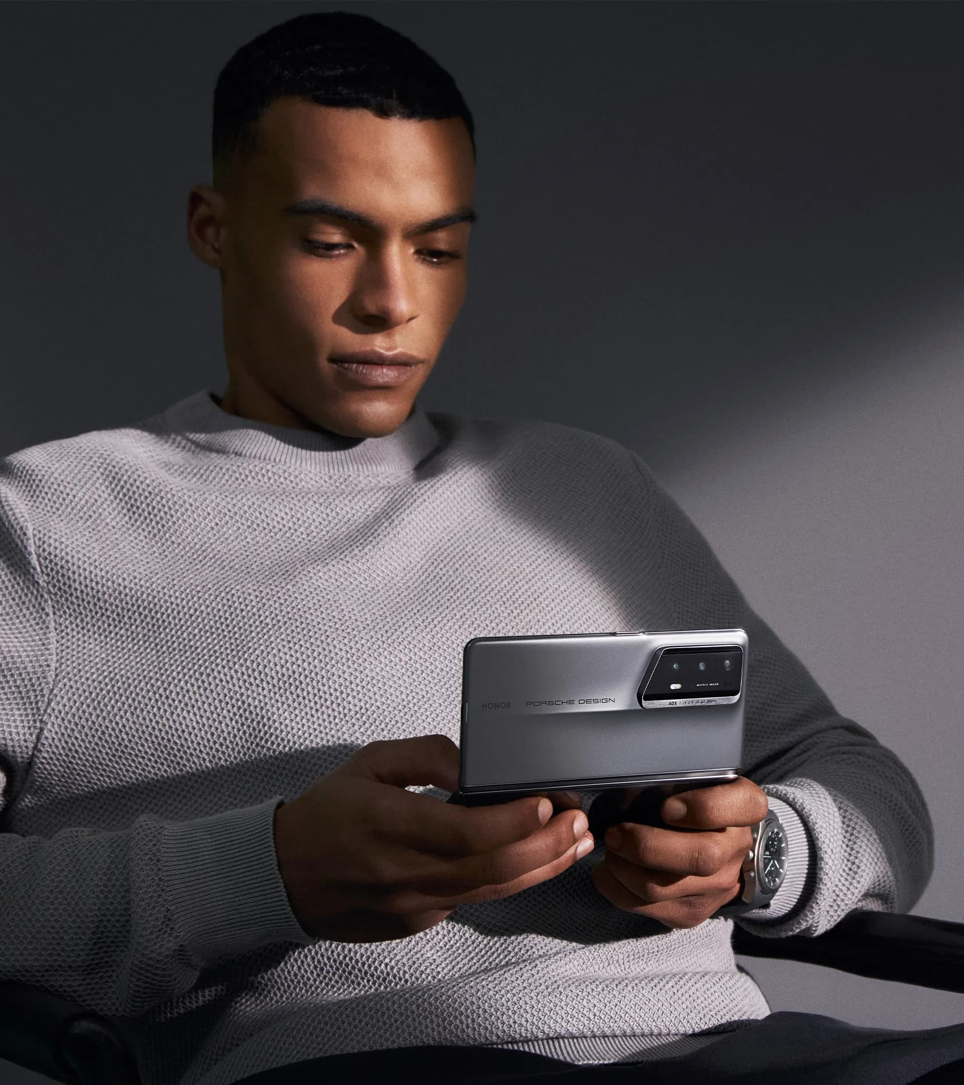 Porsche Design Honor Magic V2 RSR Smartphone 8