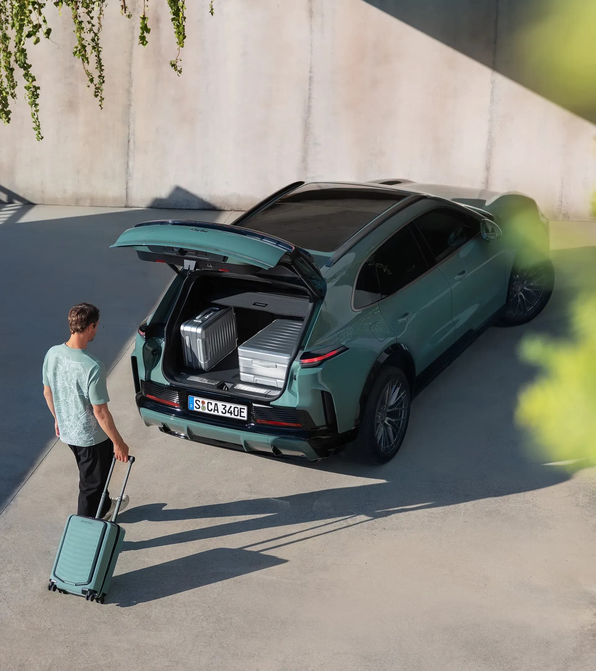 Roadster Hardcase business trolley S – Porsche Cayenne Electric Lifestyle  7