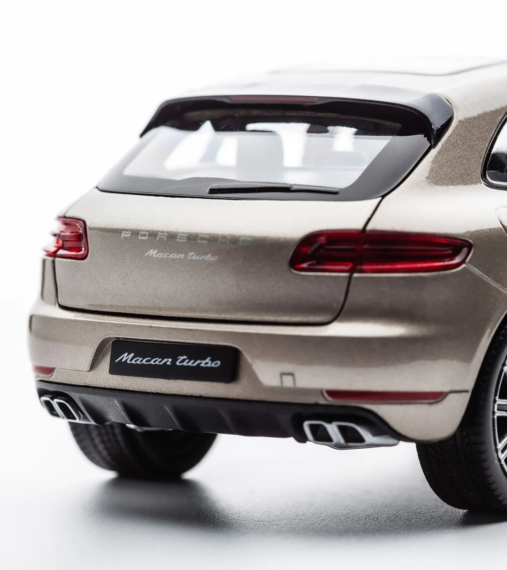 Porsche Macan Turbo 4