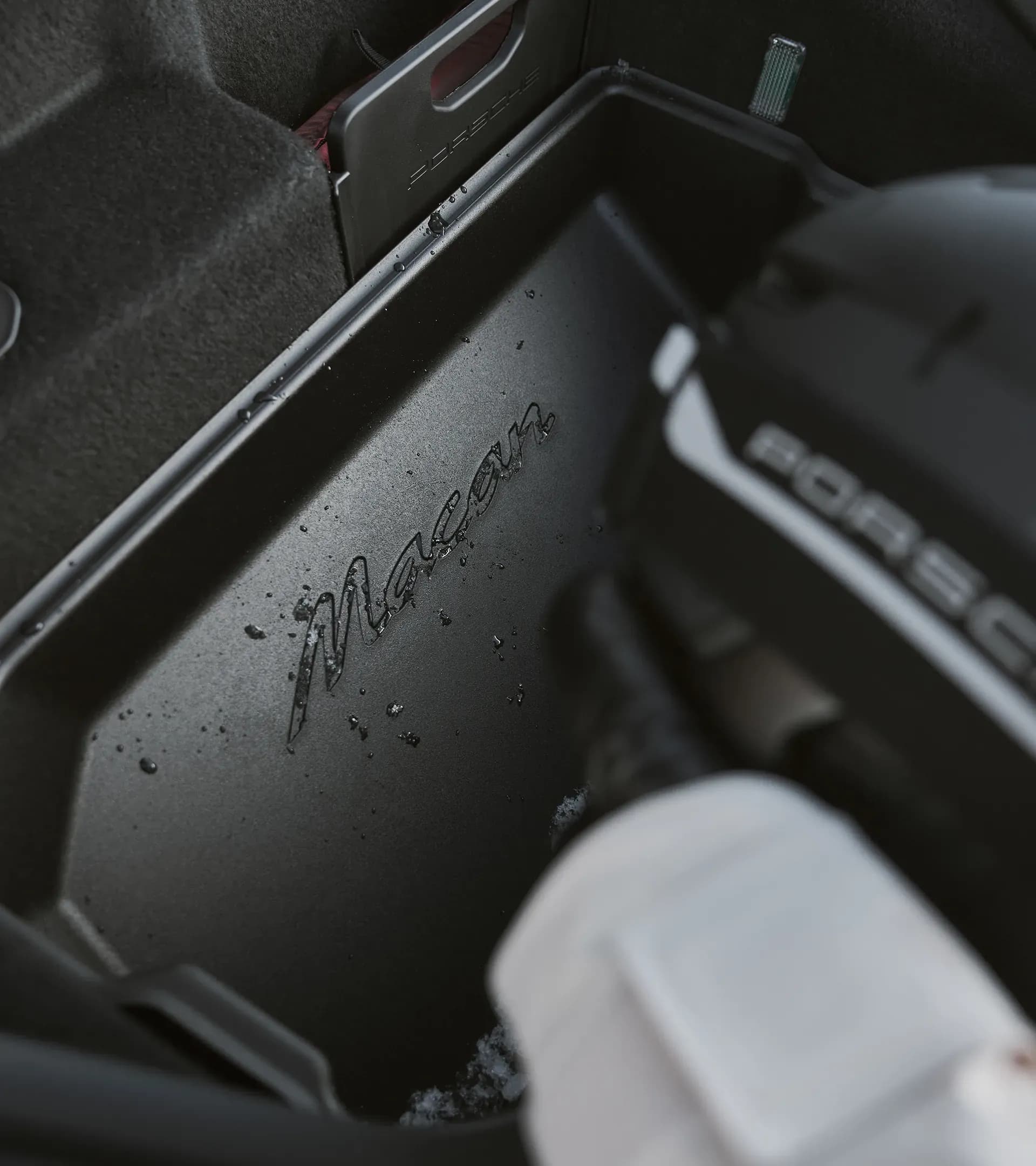 Csomagtértálca elöl - Macan Electric 4