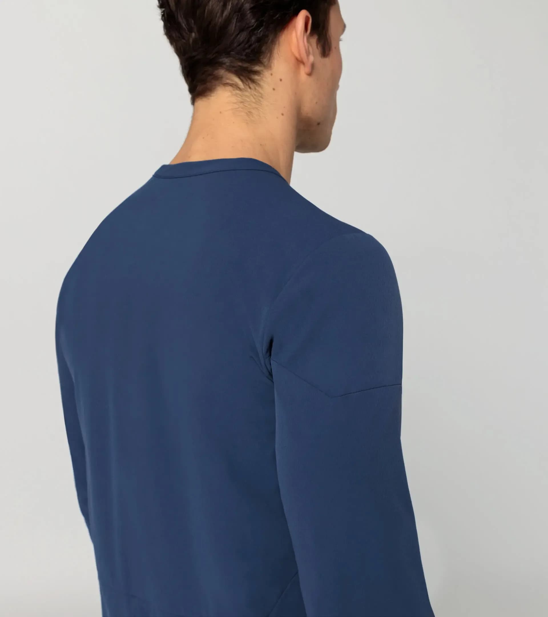 Active long-sleeved top  3