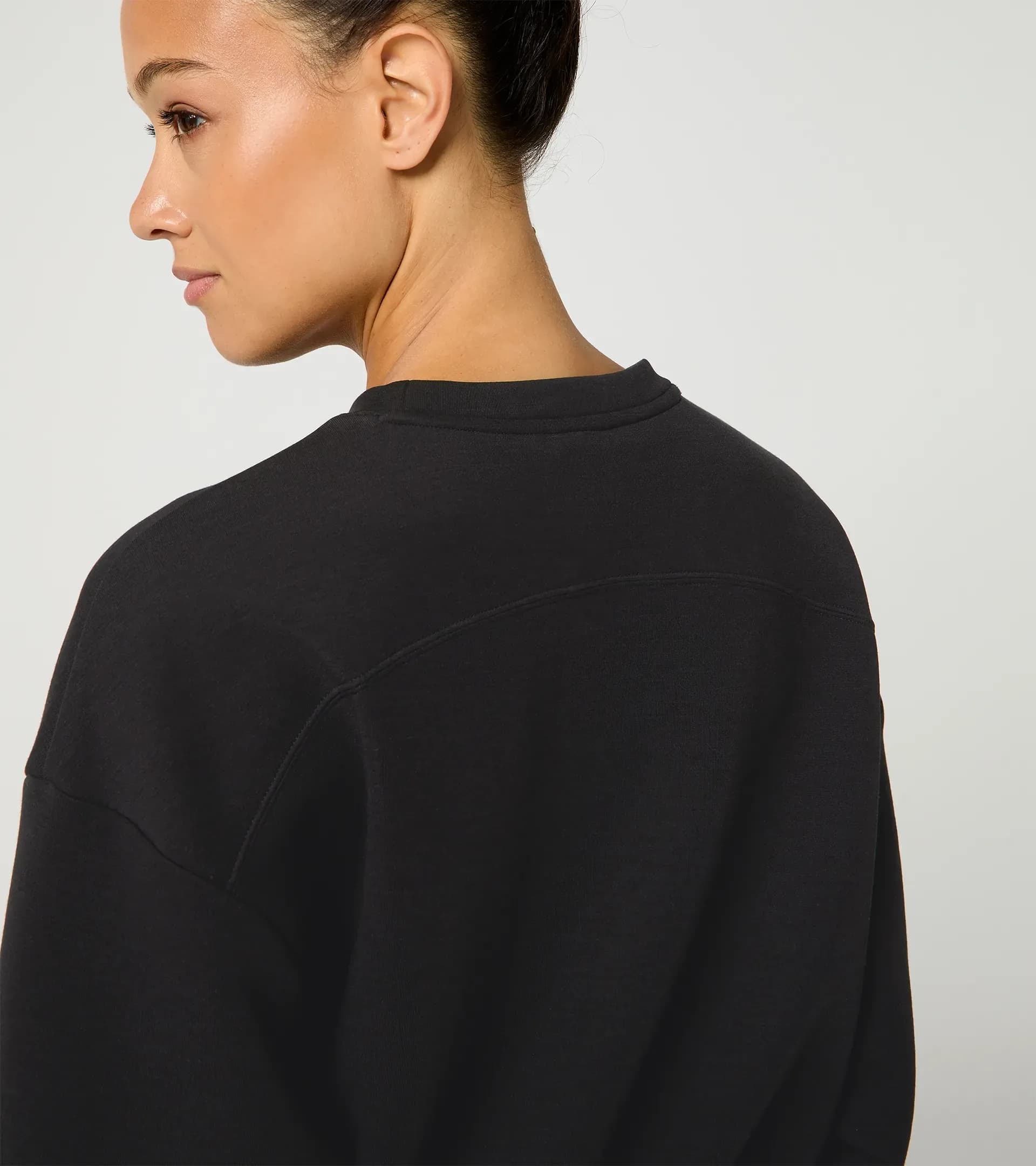 Sweat Crew Neck – Porsche Cayenne Electric Lifestyle 6