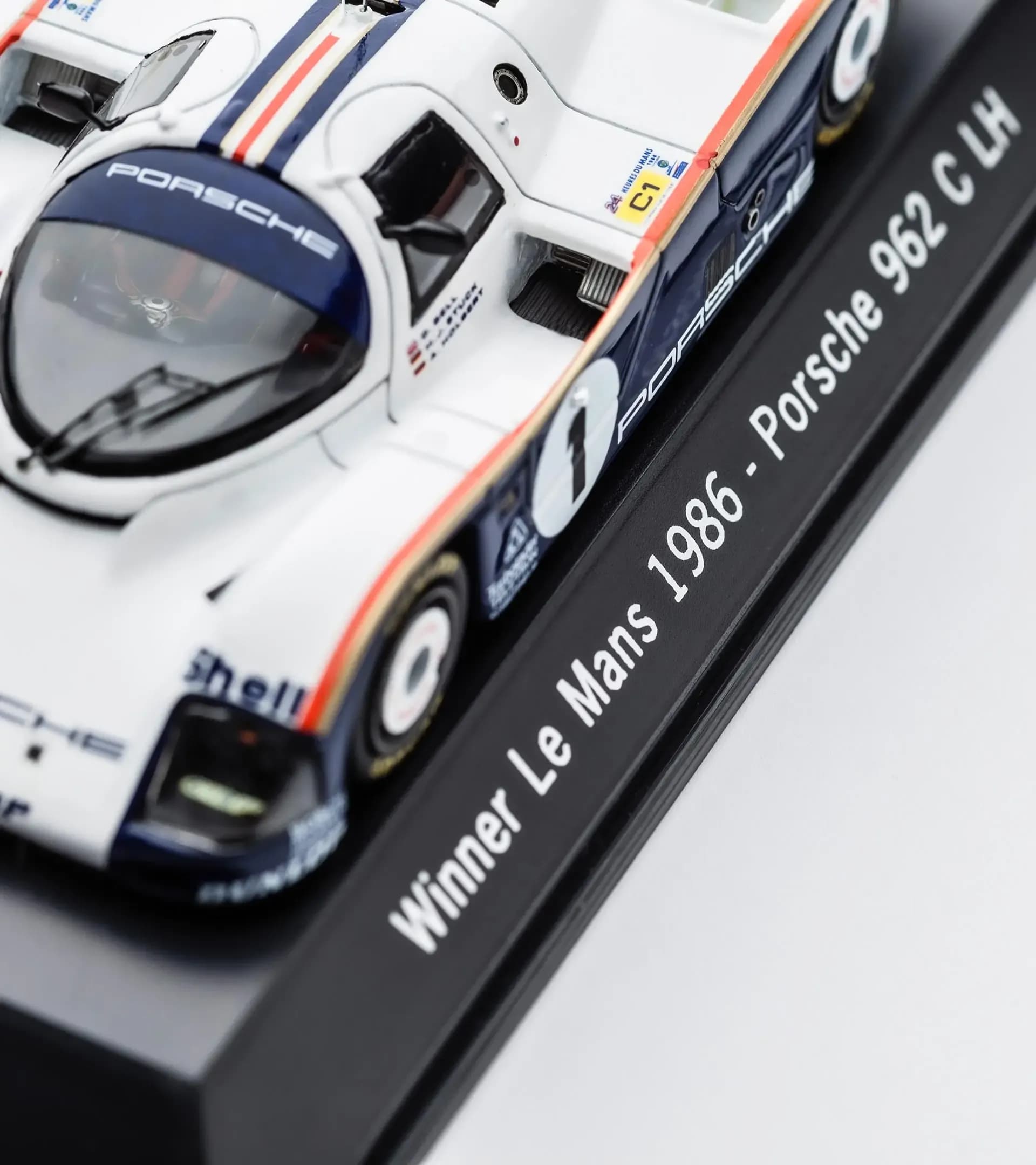 Porsche 962 C - Le Mans 1986 thumbnail 1