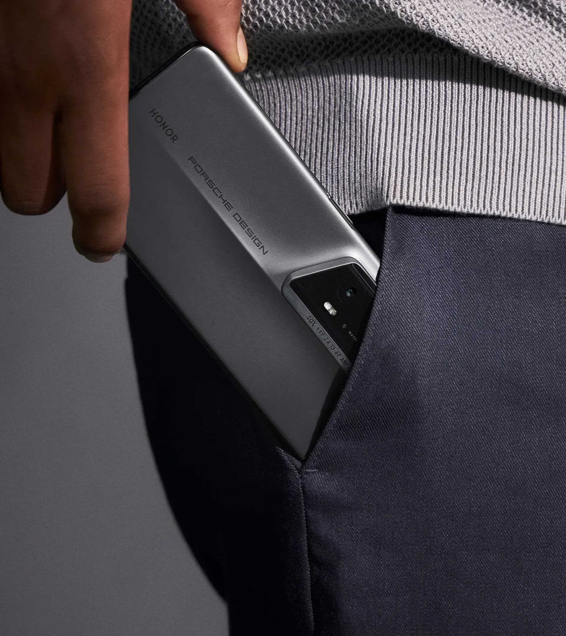 PORSCHE DESIGN HONOR Magic V2 RSR Smartphone 5