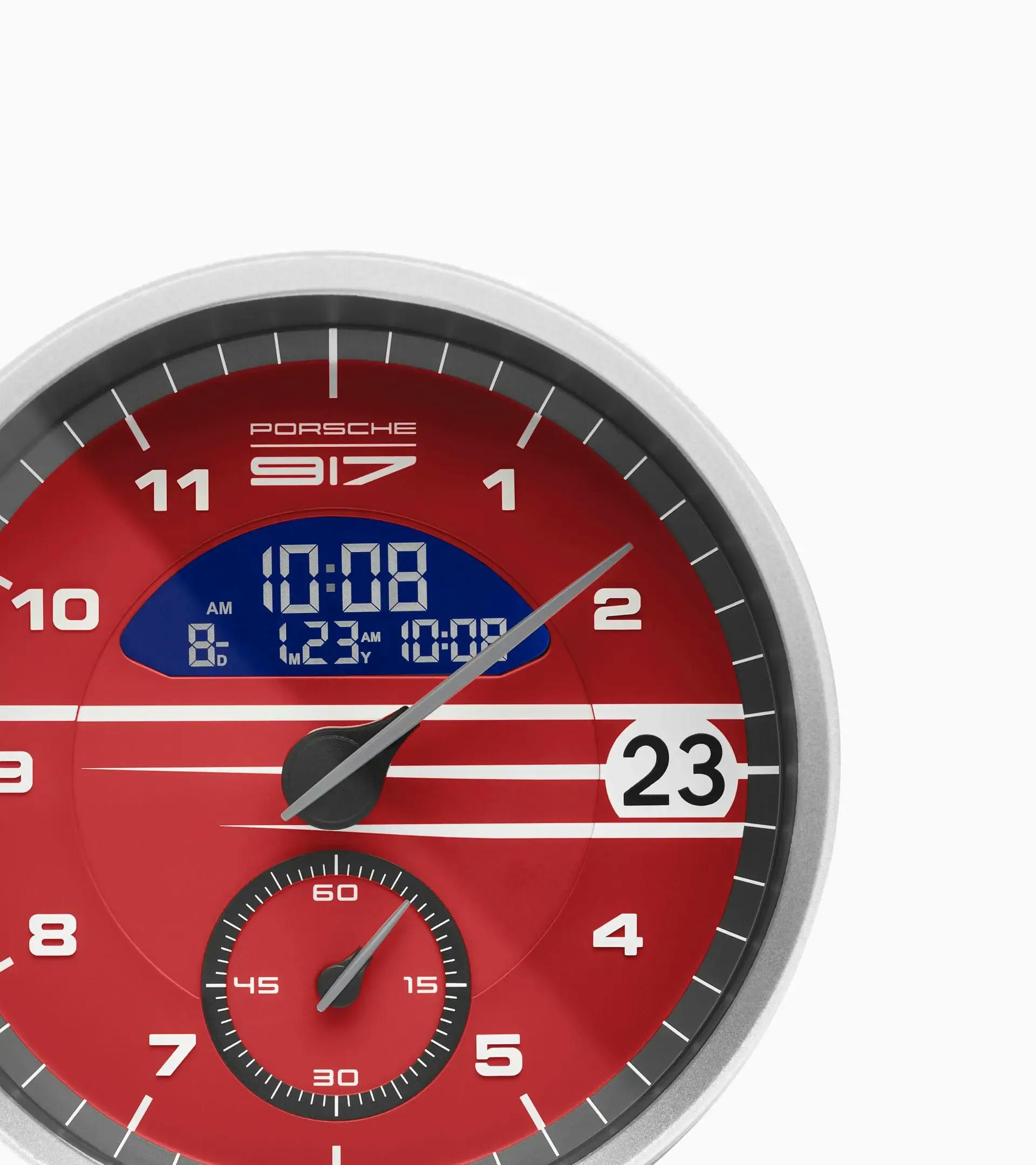 Moscou, Russie - 23 avril 2019 : intérieur d'une voiture de sport Porsche.  Chronomètre de sport avec horloge électronique ou horloge classique  analogique au choix. Options d'installation sur le tableau de bord