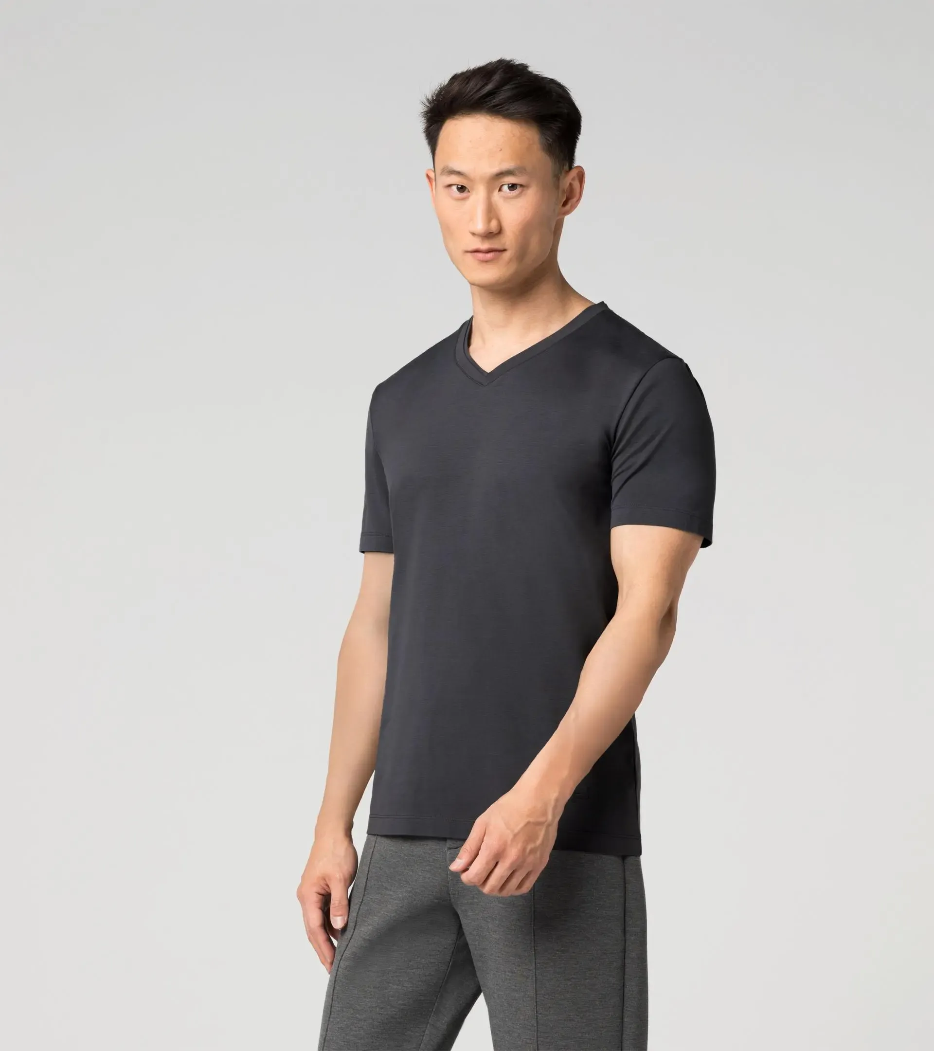 T-shirt con scollo a V 5