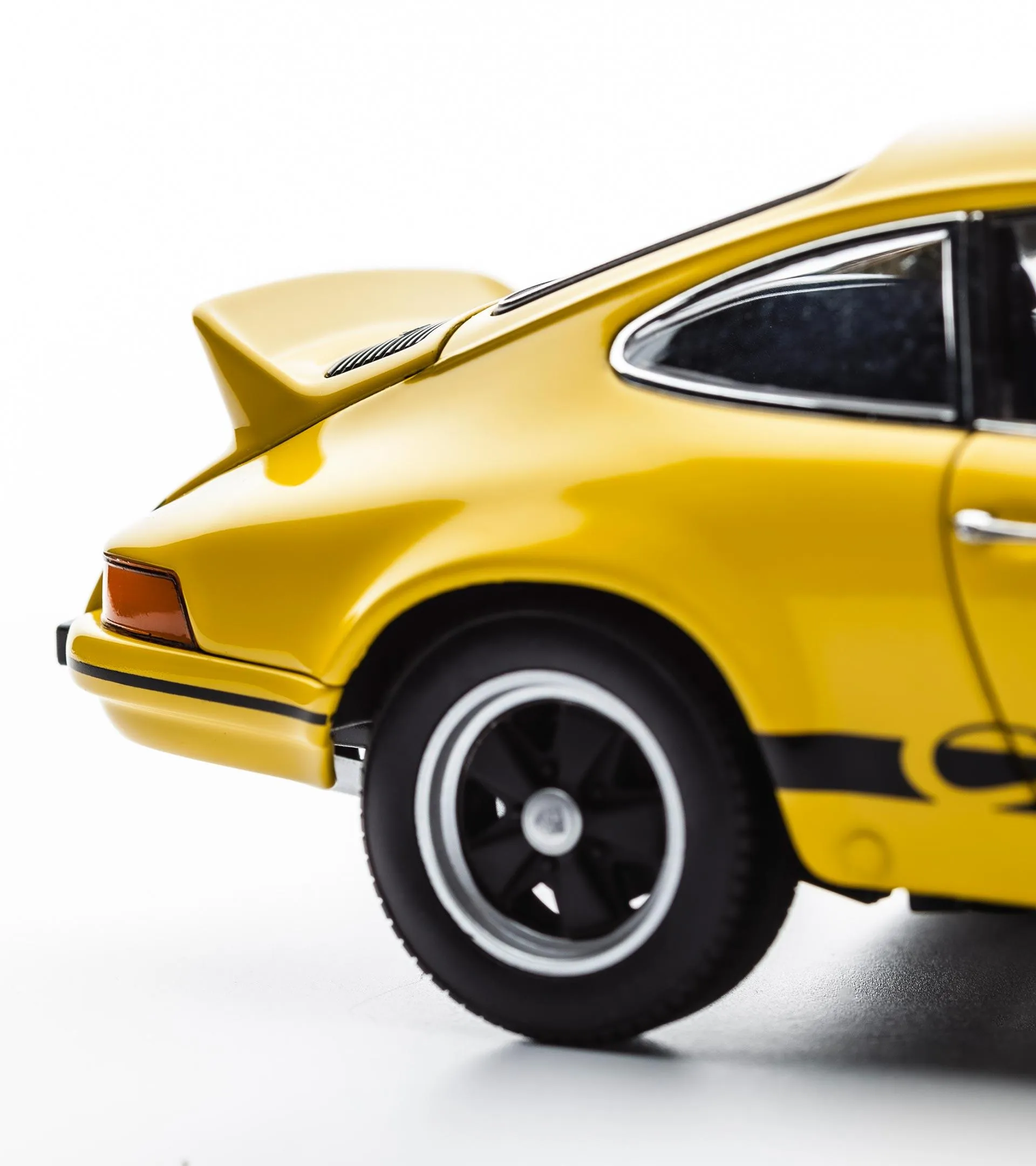 Porsche 911 Carrera RS 2.7 5