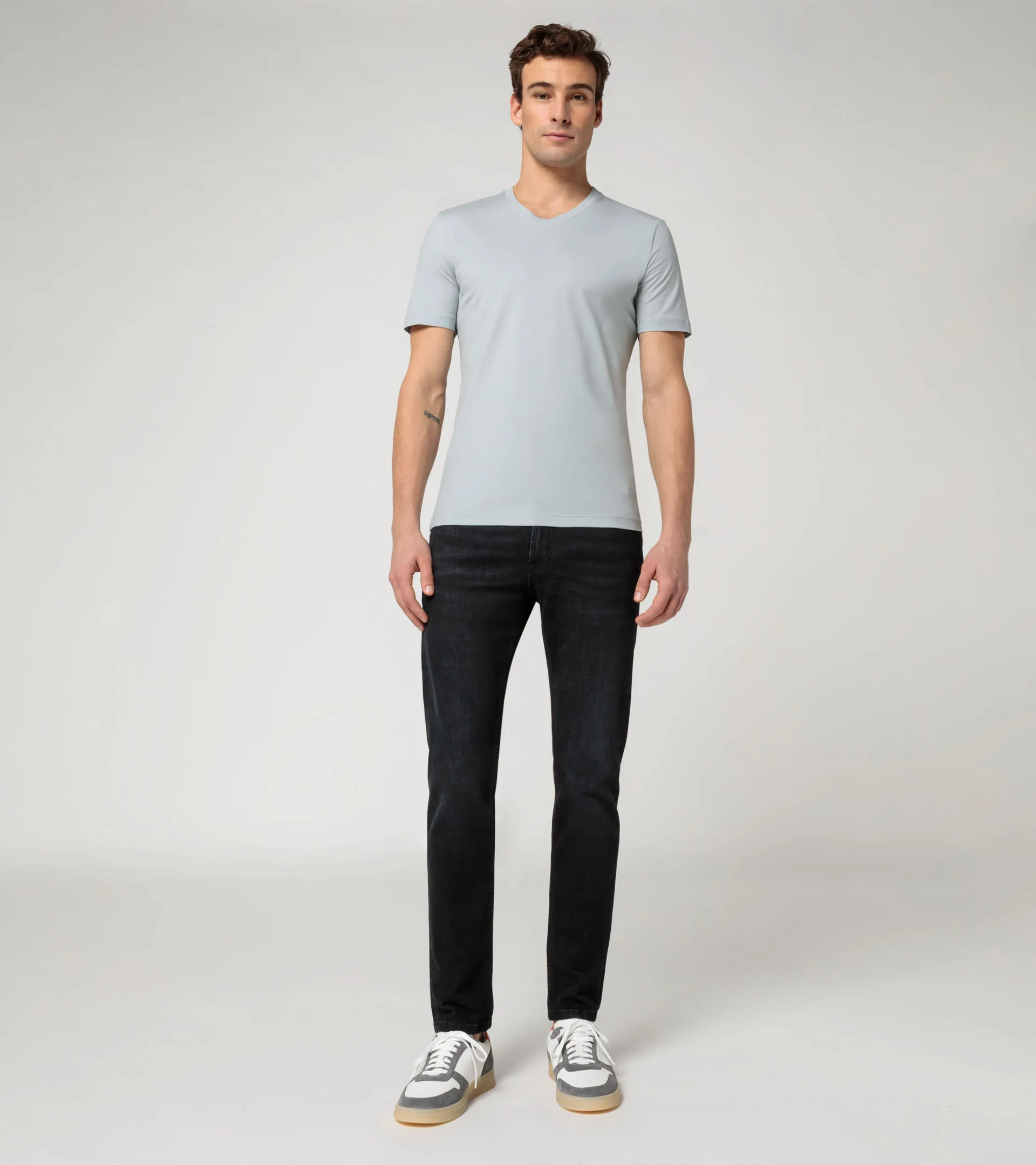 V-neck T-shirt 6
