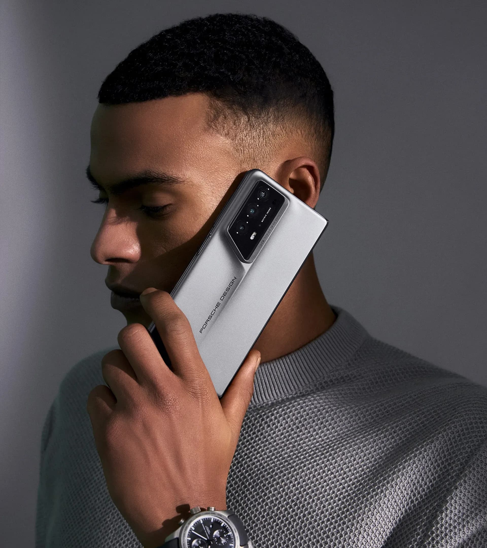PORSCHE DESIGN HONOR Magic V2 RSR Smartphone 4