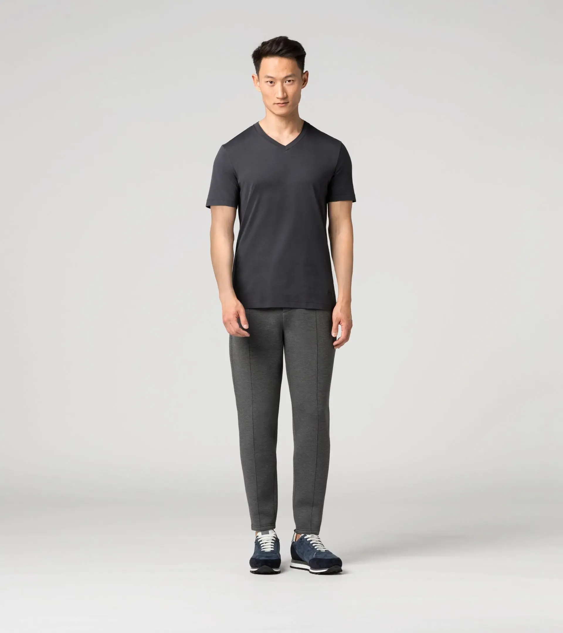 T-shirt con scollo a V 6