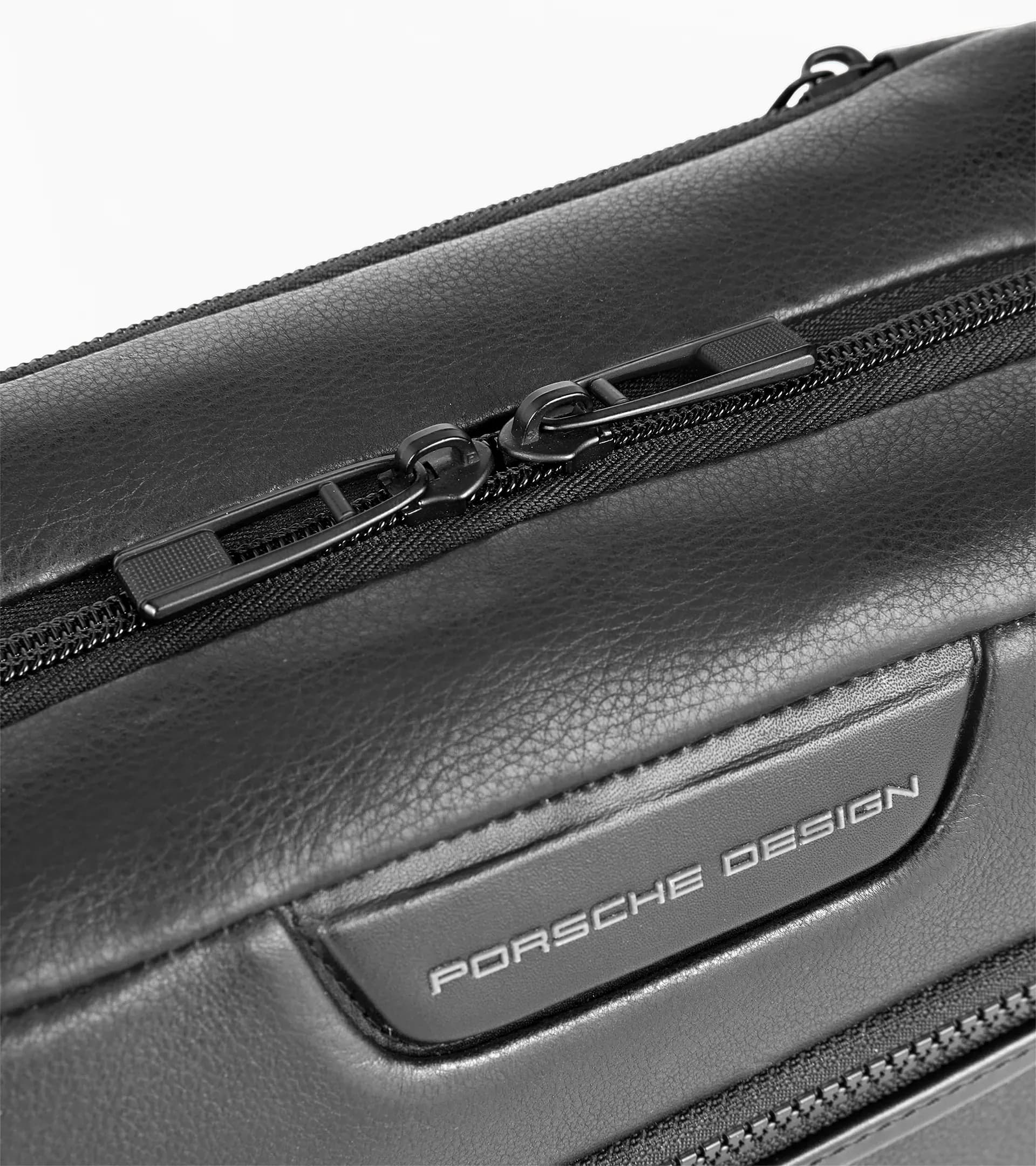 Roadster Leather Washbag 4