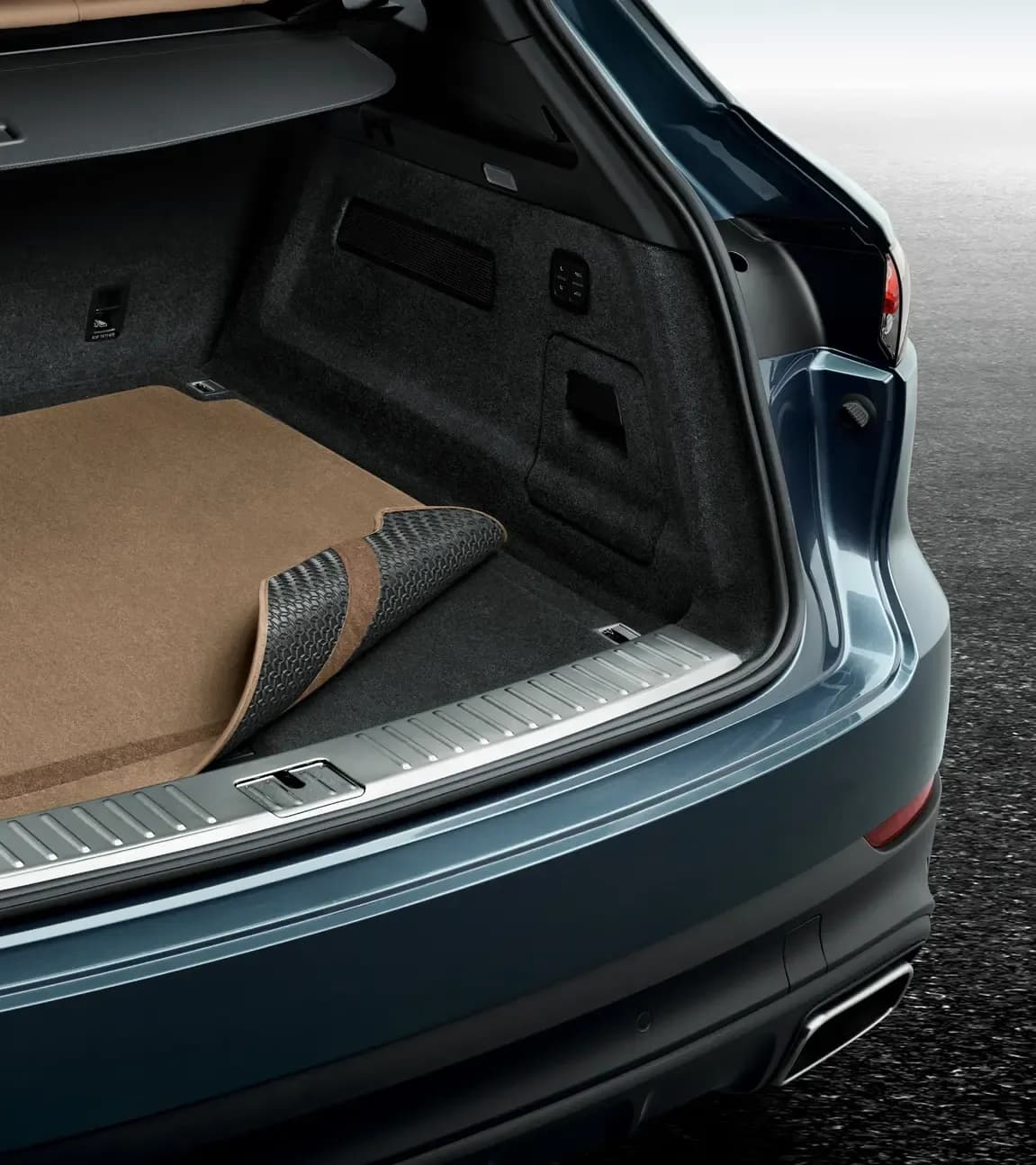 Reversible luggage-compartment mat with Nubuk surround - Cayenne 1