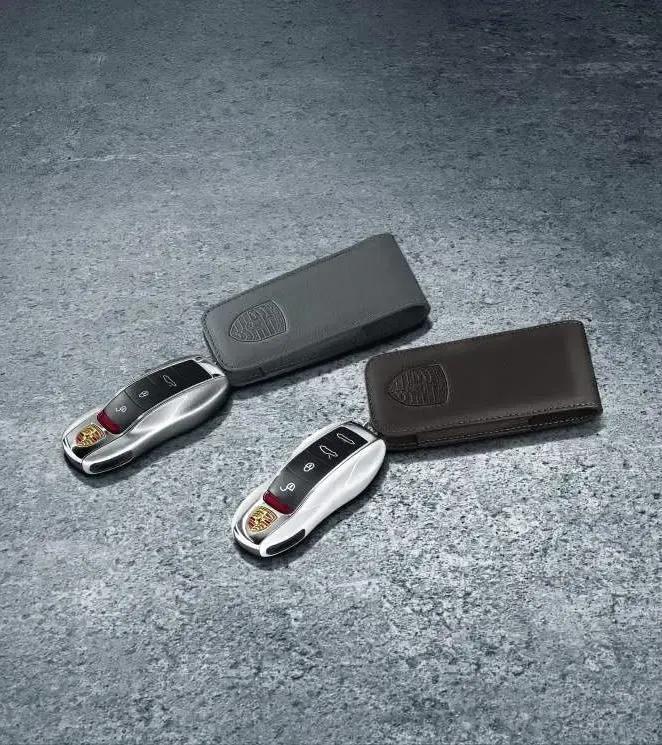 Key Pouch in Leather - 718/911/Cayenne/Panamera/Macan thumbnail 0