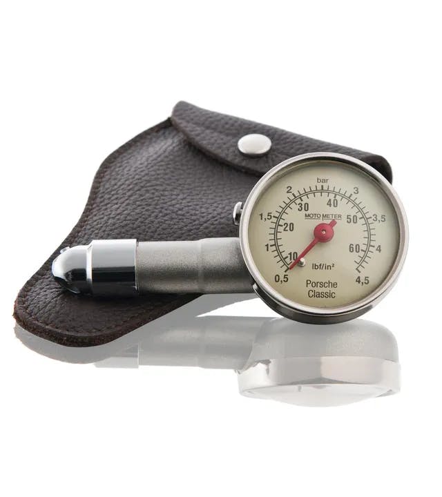 Tyre pressure gauge with leather case