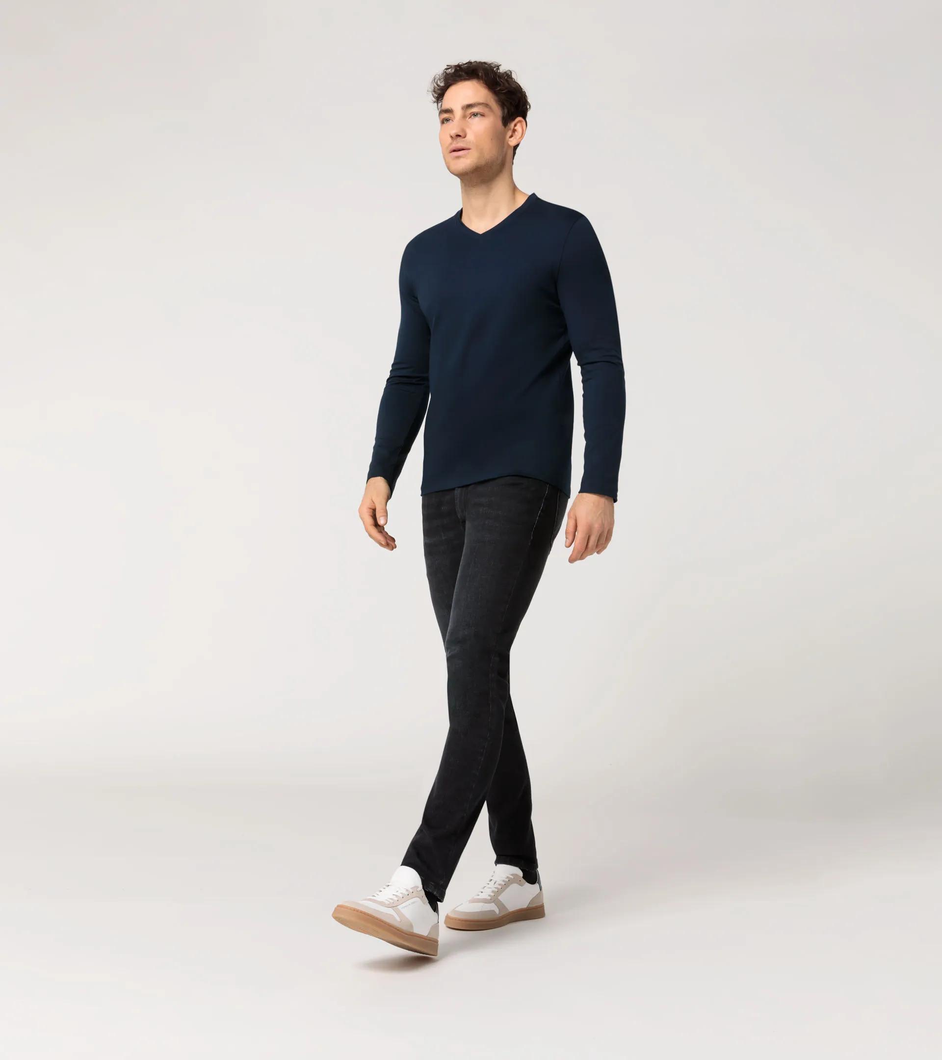 Long-sleeve V-neck T-shirt 4