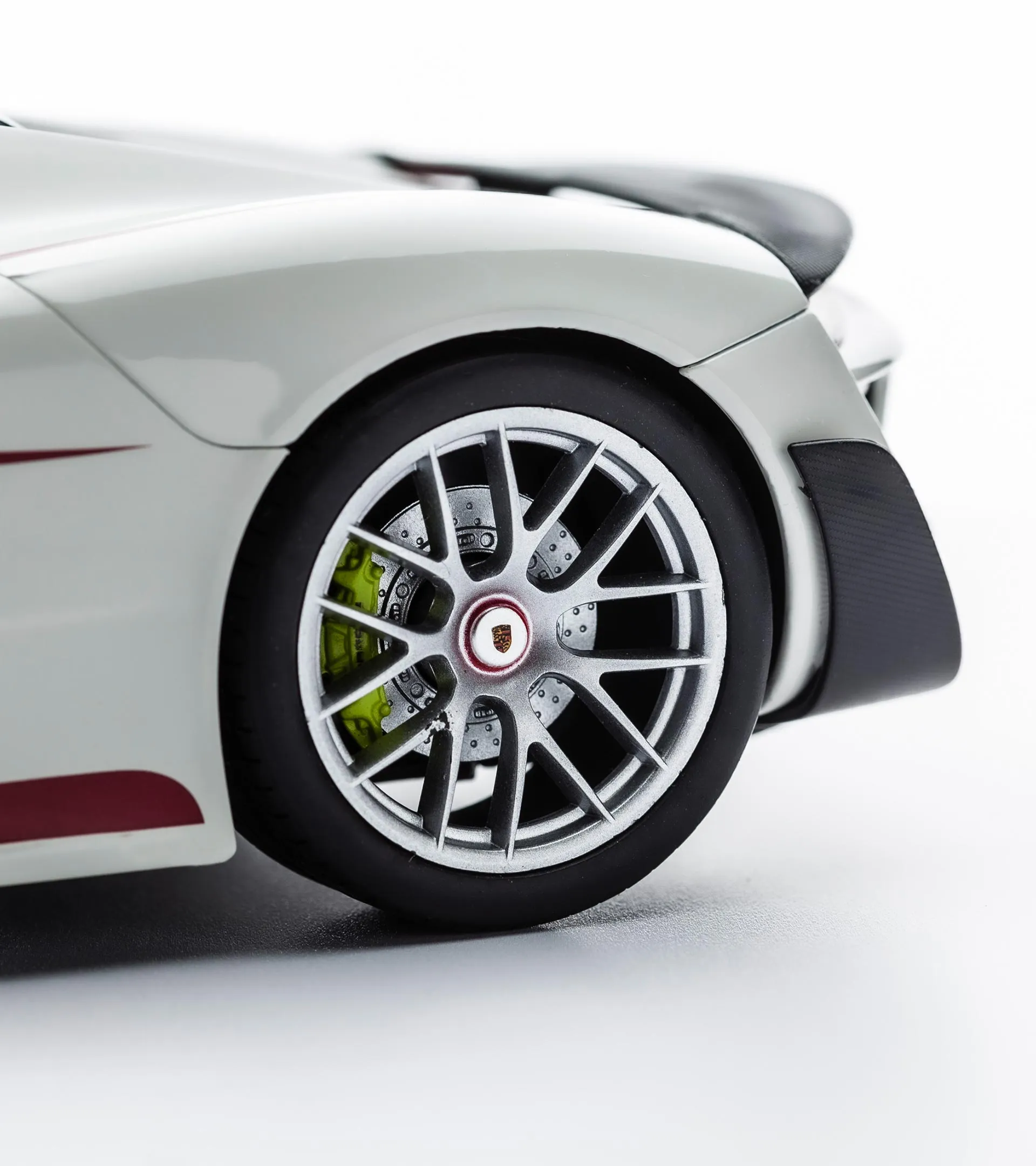 Porsche 918 Spyder Weissach Paket 2