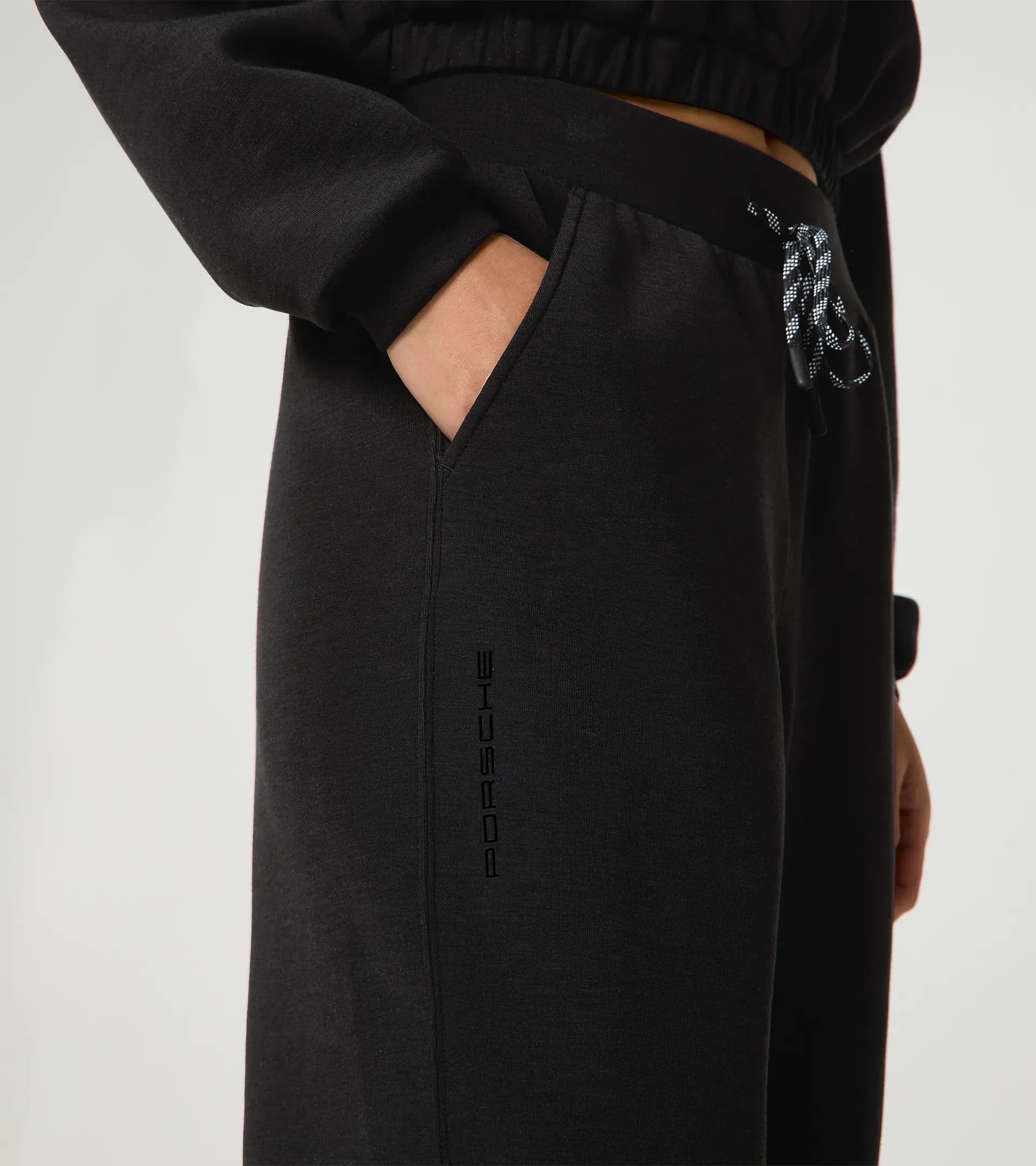 Tracksuit bottoms – Porsche Cayenne Electric Lifestyle 4