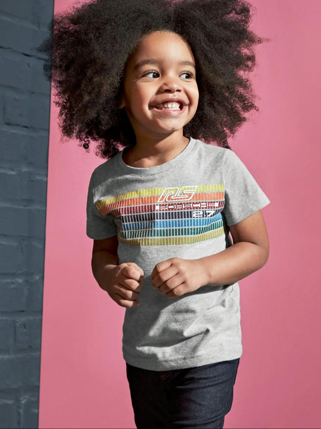 Little girl is wearing a t-shirt from Porsche Lifestyle RS 2.7 collection