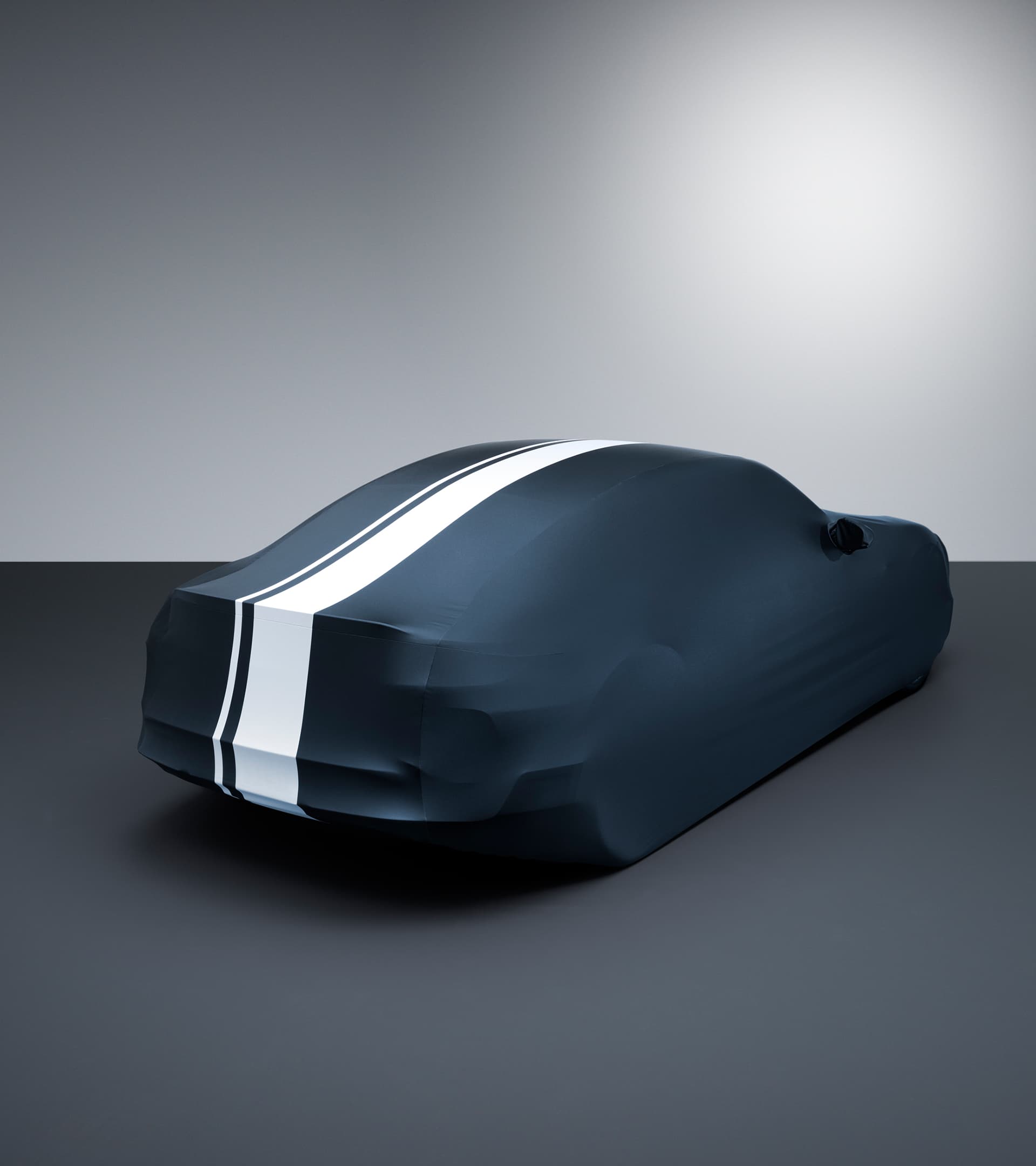 Pokrowiec na samochód do użytku w pomieszczeniach w stylistyce Turbo GT  3