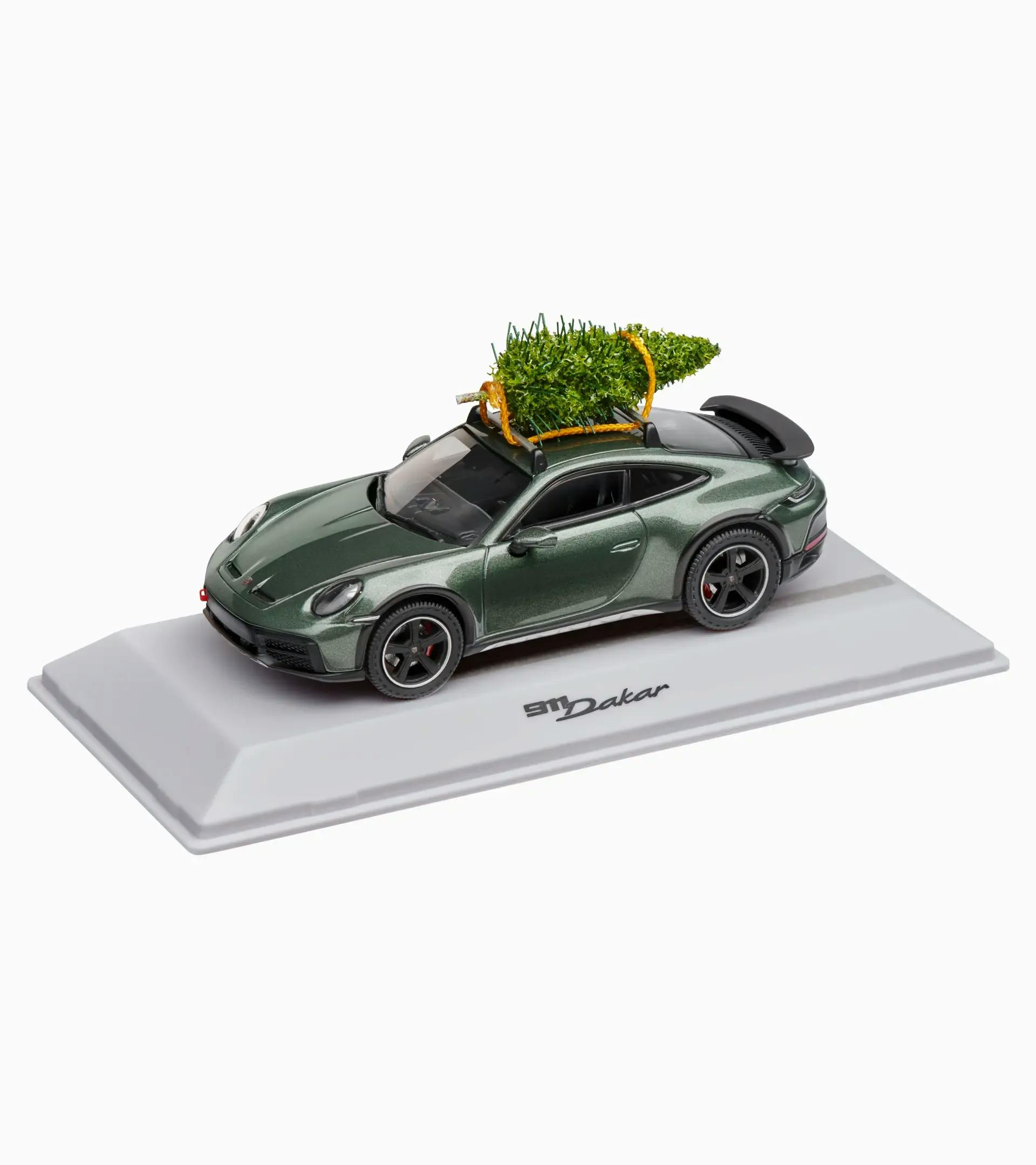 Porsche 911 Dakar (992) con abete – Christmas 1