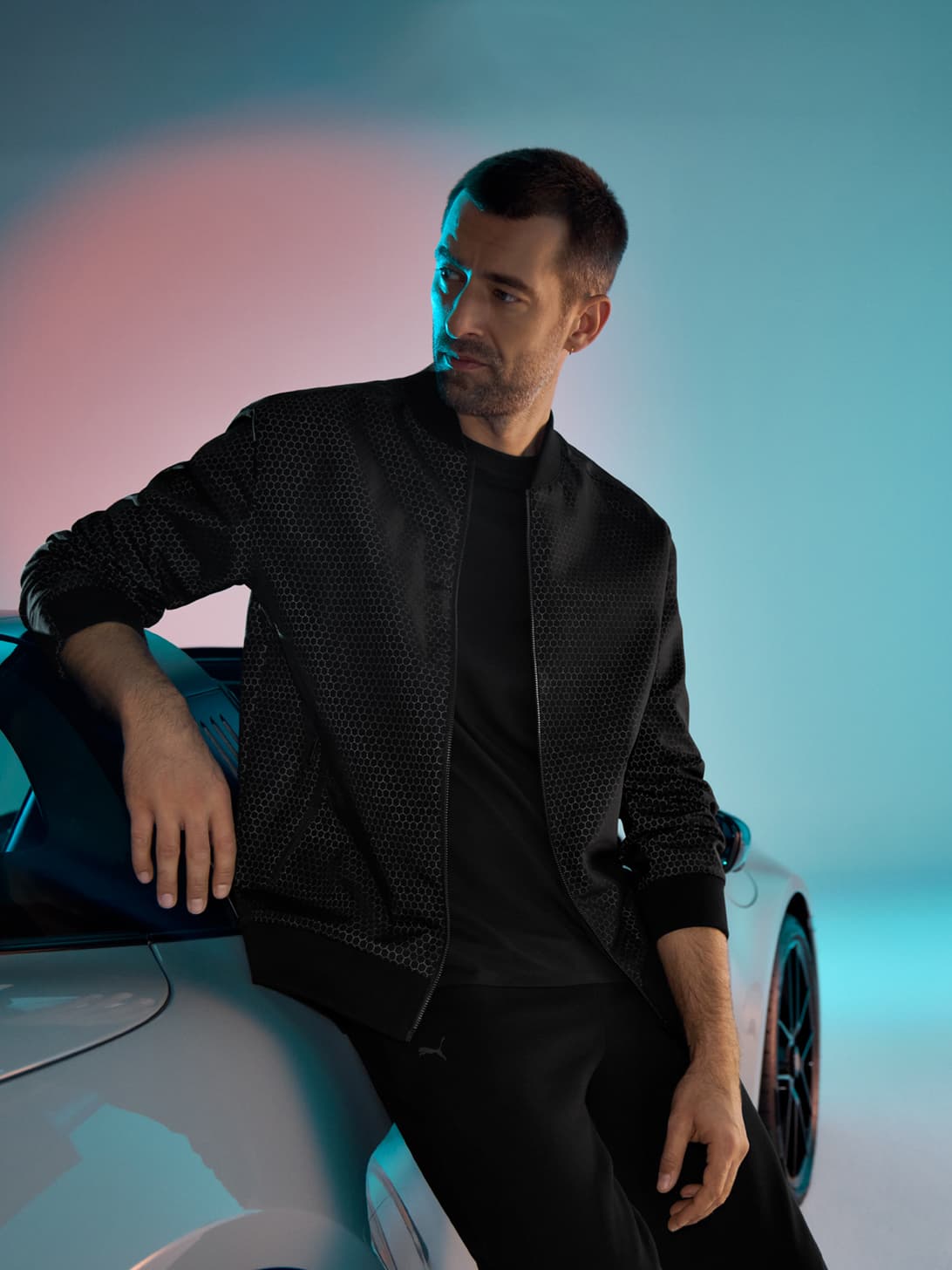 Man wearing Porsche Design Hexagon Jacket leaning on Porsche 911 Targa