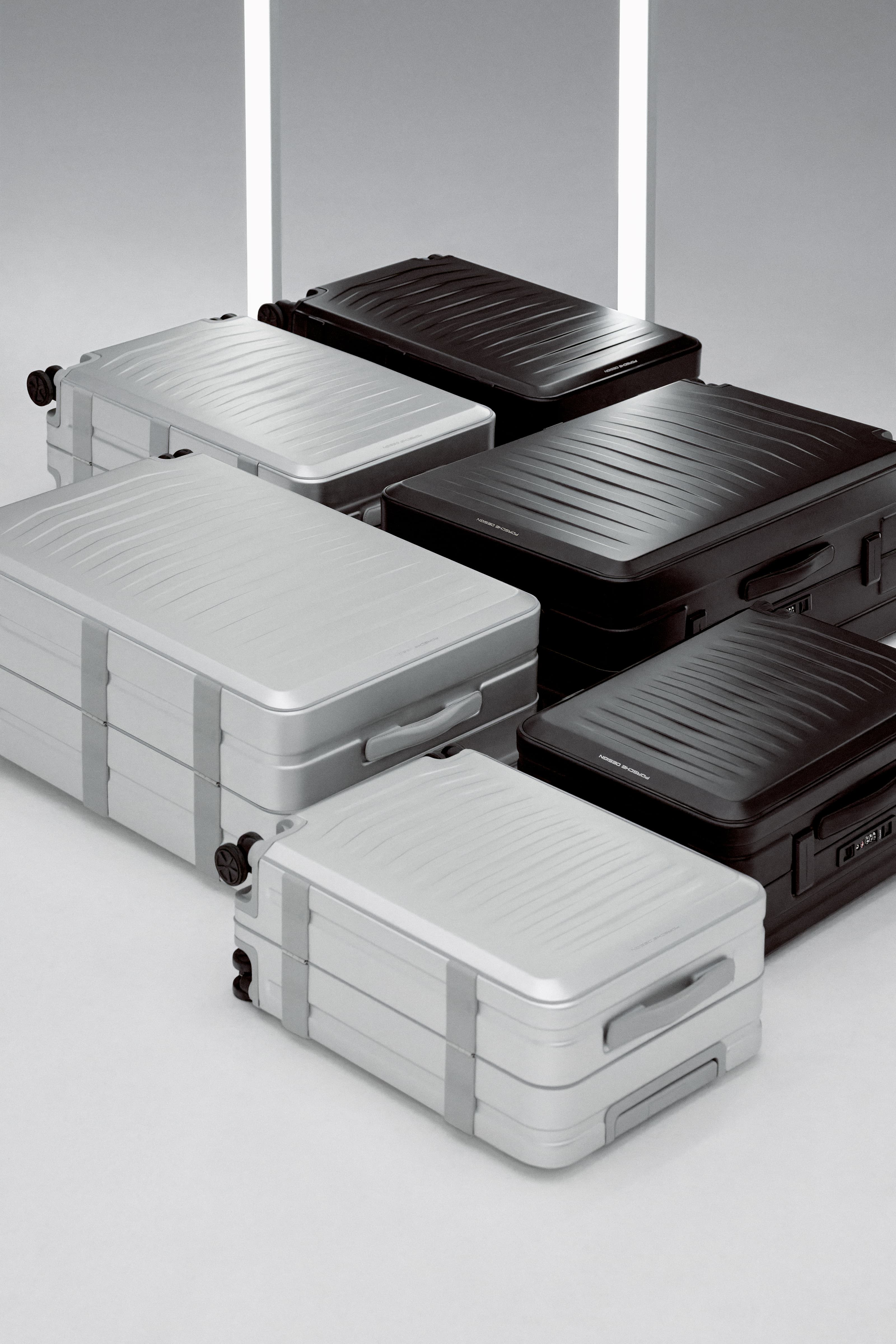 Picture shows Roadster Aluminum Trolley in two colours.