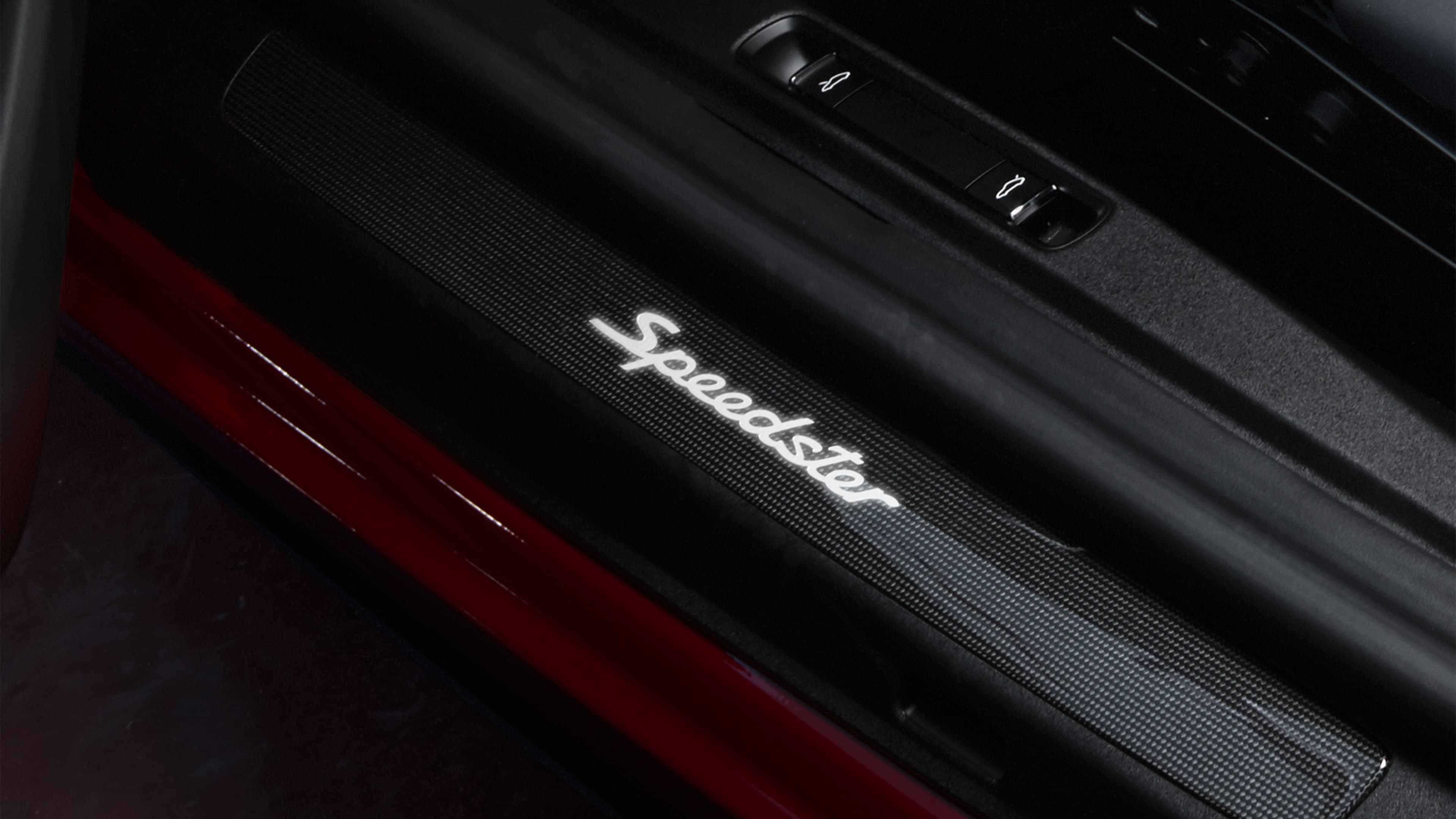 Shown is the lettering “Speedster” in the door frame of the Porsche 911 Speedster