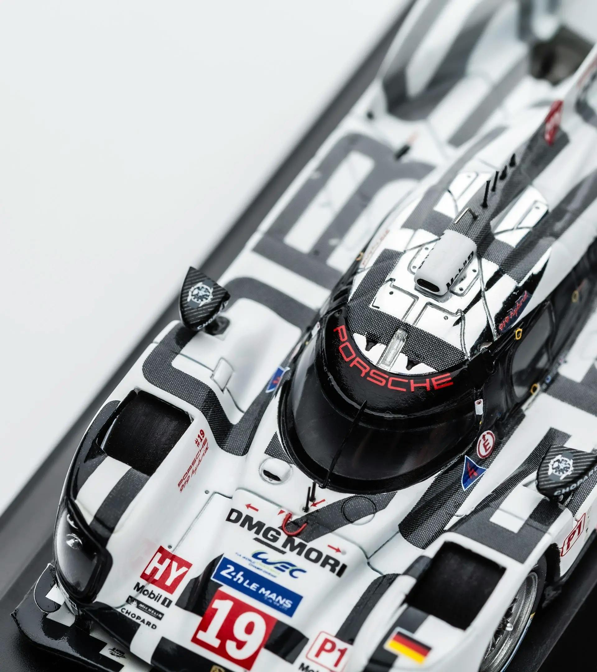 Porsche 919 Hybrid – Le Mans winner 2015 3