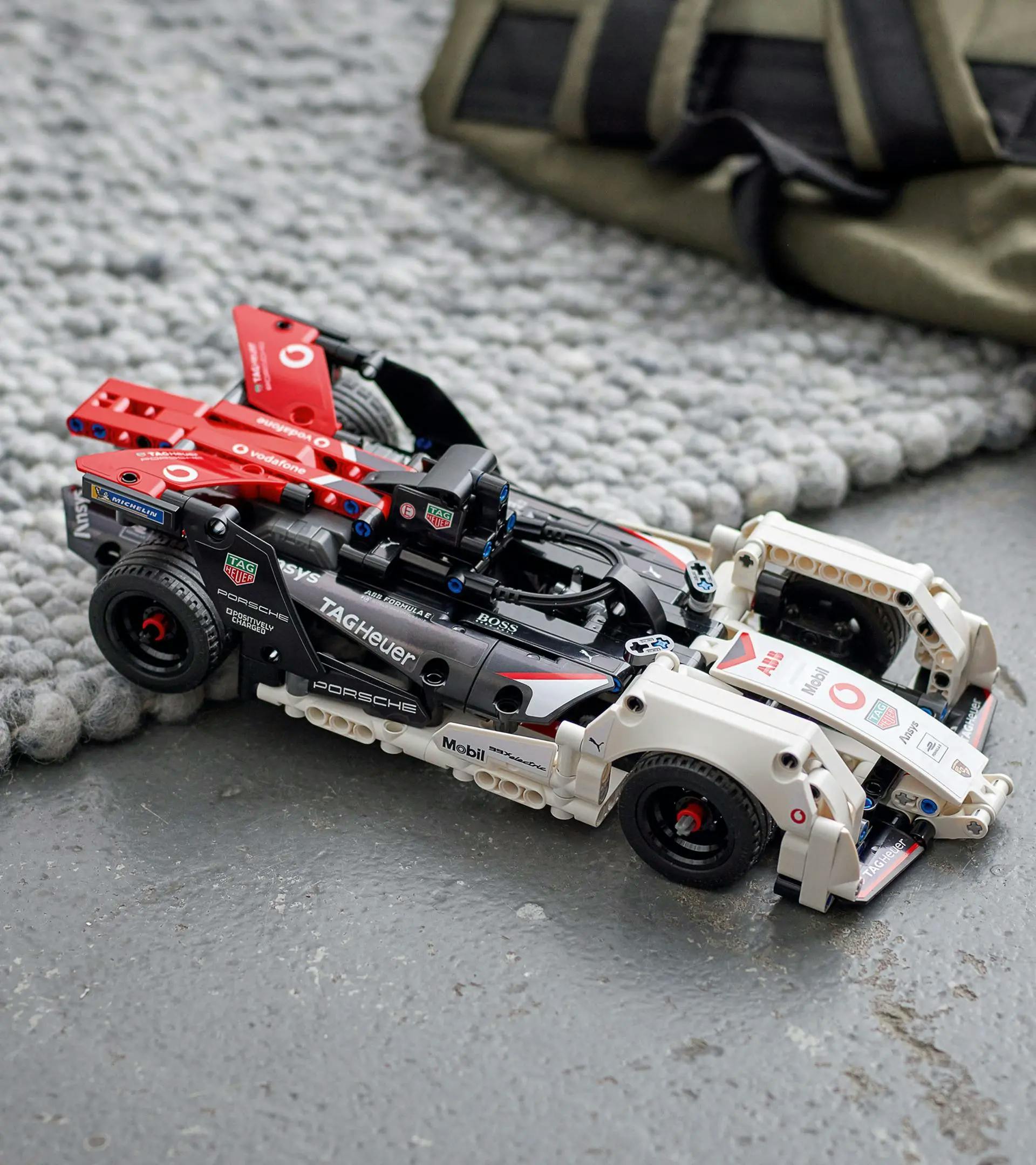LEGO® Technic Formula E® Porsche 99X Electric 4