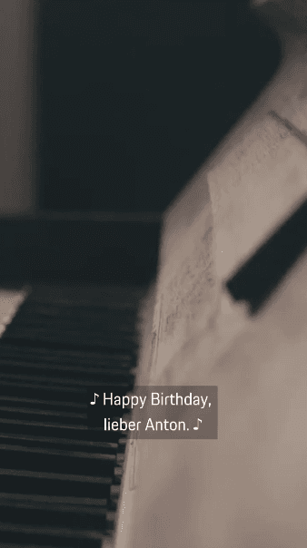 Piano in the background, Happy Birthday text in the focus