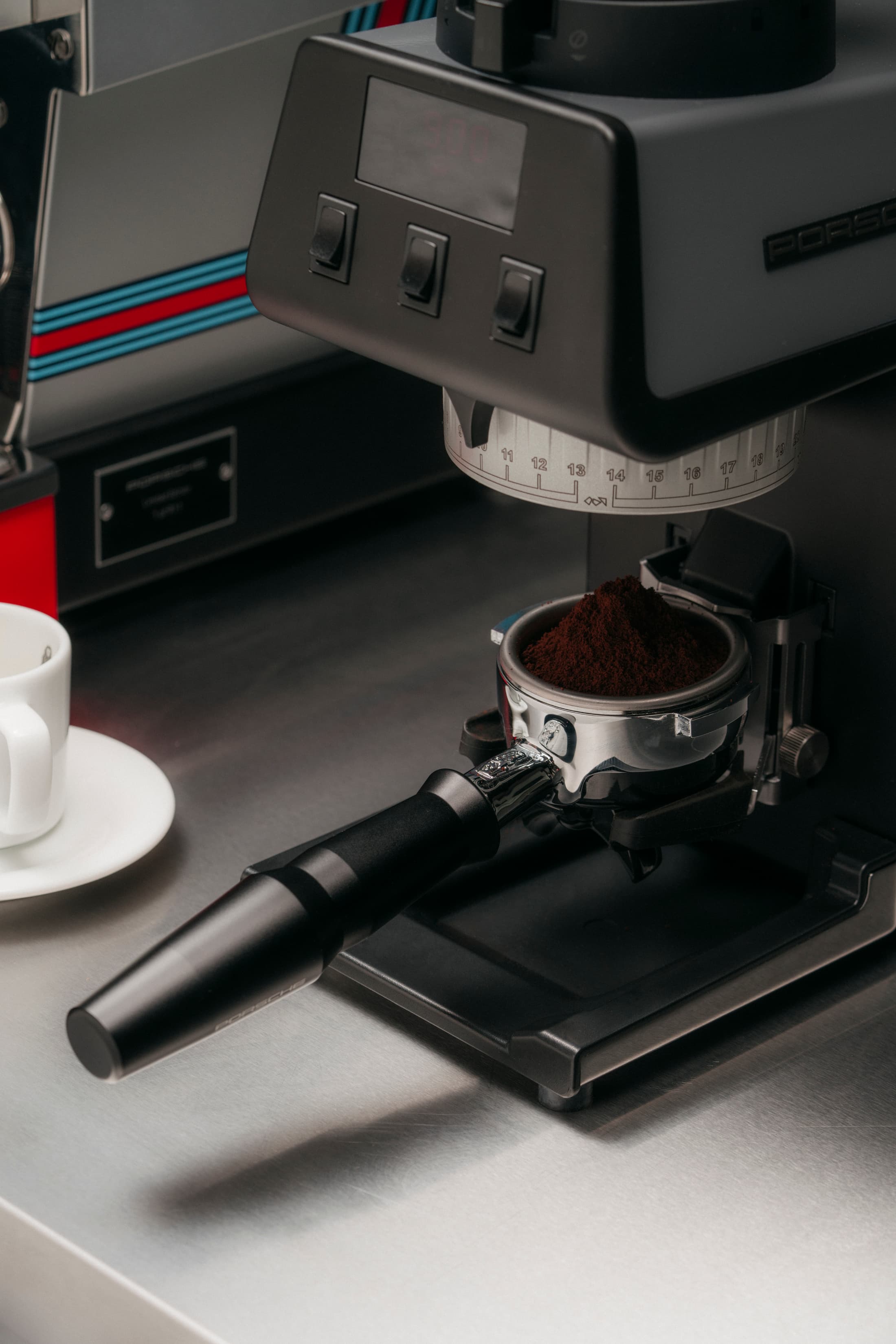 Machine à café avec broyeur intégré PORSCHE Collezione Salzburg Machine à café avec broyeur intégré PORSCHE Collezione Salzburg