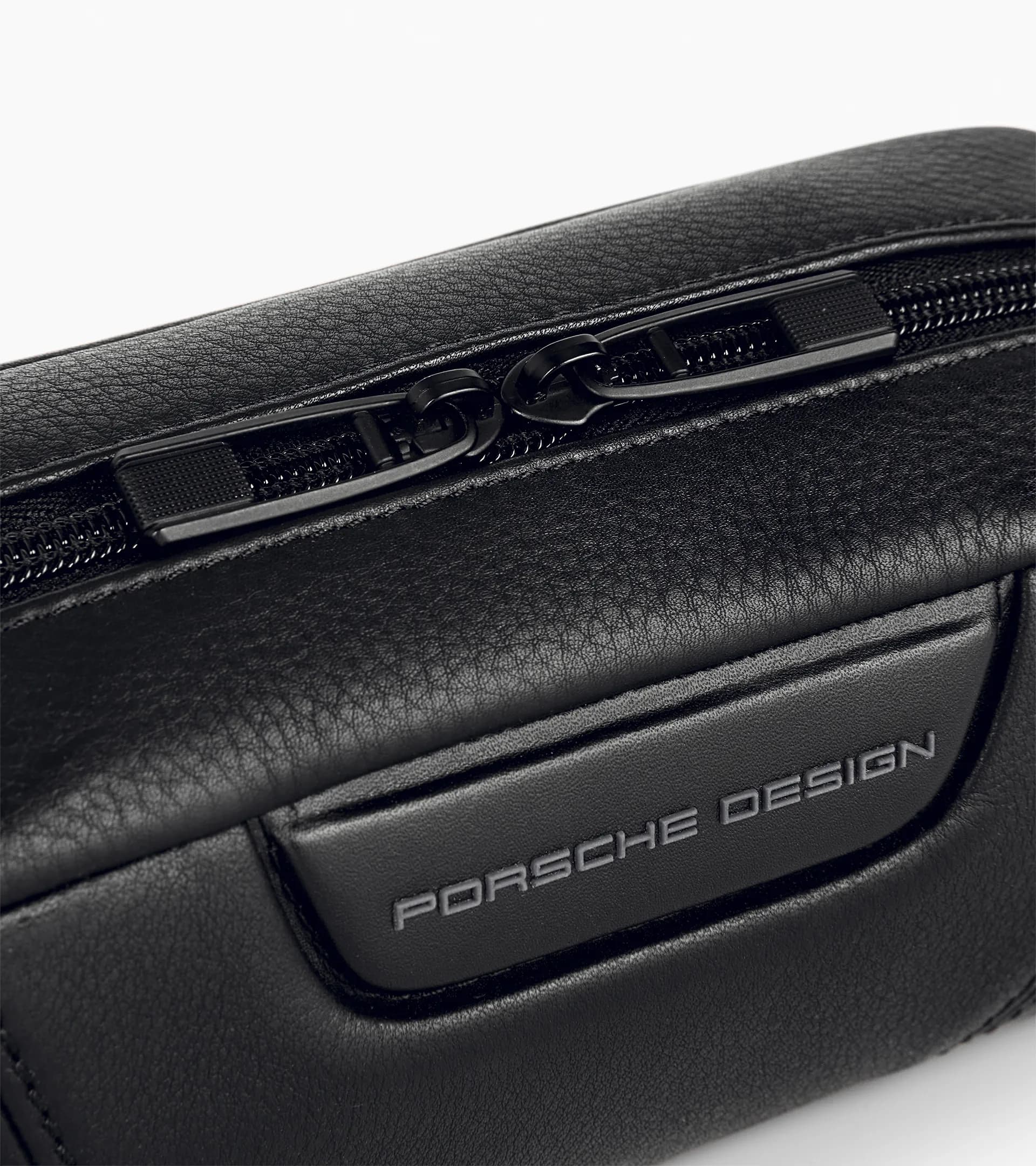 Roadster Leather Accessory Pouch | PORSCHE SHOP Roadster Leather Accessory Pouch | PORSCHE SHOP
